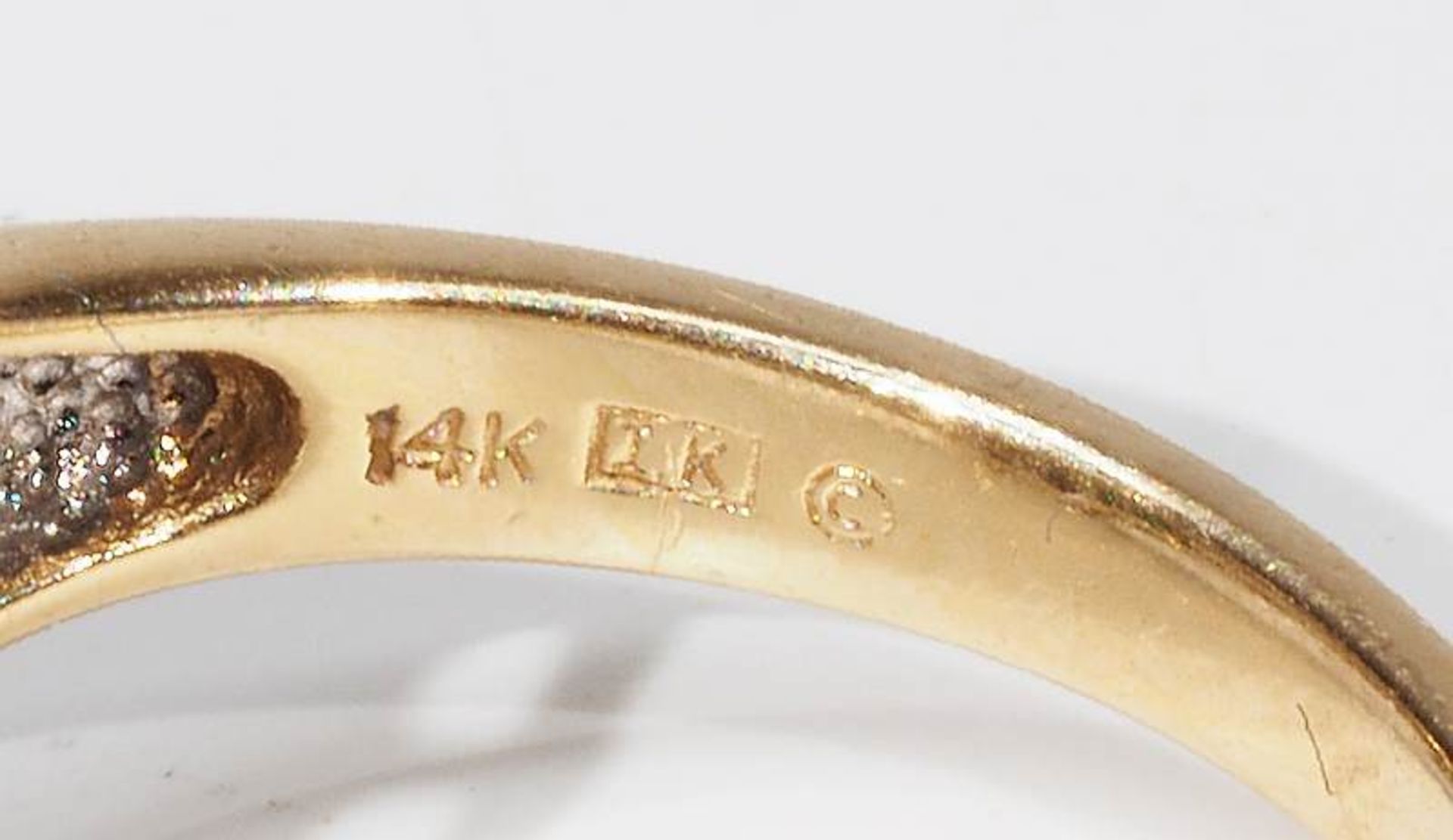 Ring, 585er Gelbgold, wohl mit Smaragd, Brillanten und Diamant-Baguetten, von insgesamt mindestens - Image 4 of 5