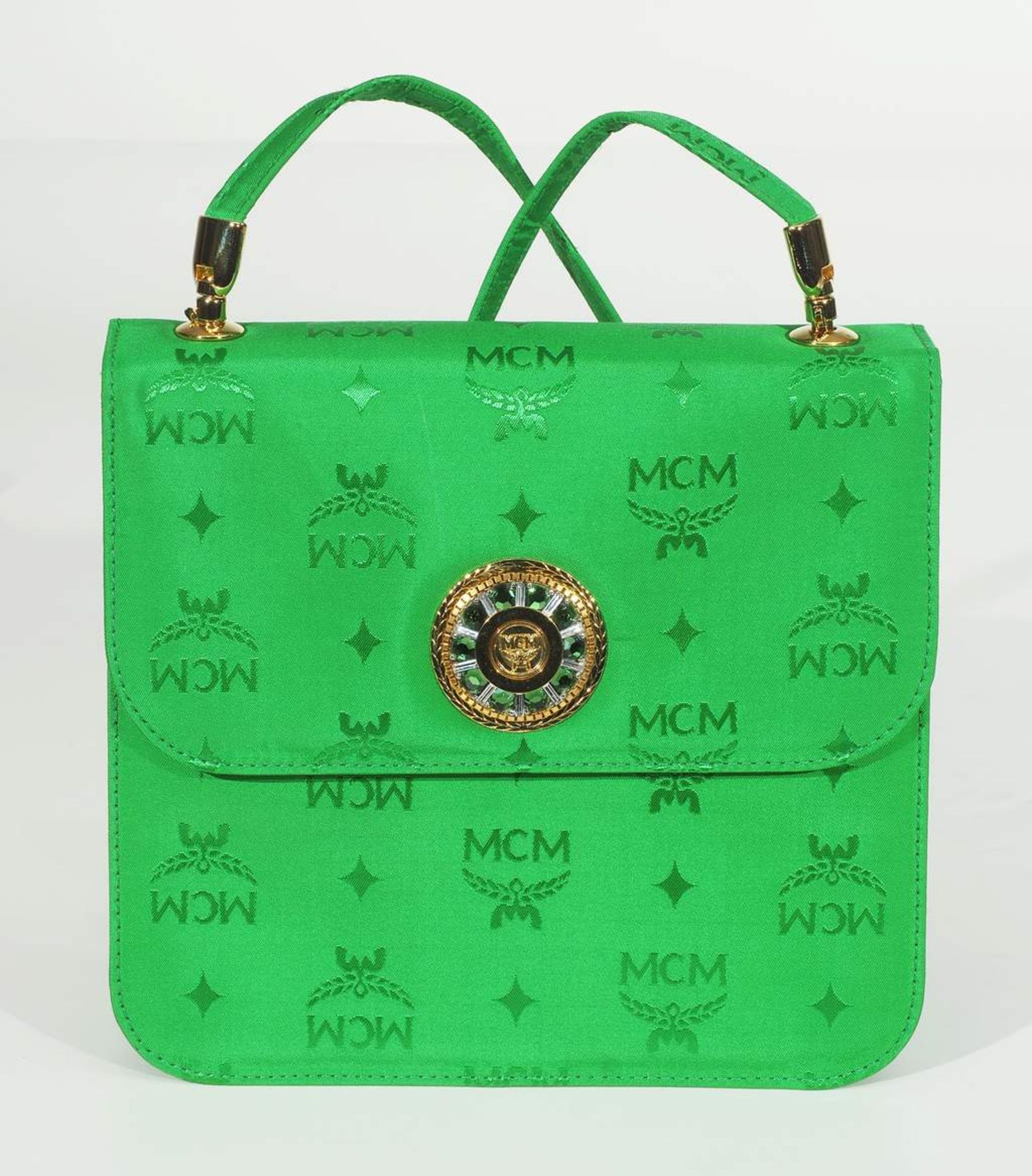 MCM Abendtasche mit Umschlagklappe. Grünfarbender Satinstoff mit Hersteller-Logo. Innen mit<br - Image 2 of 6