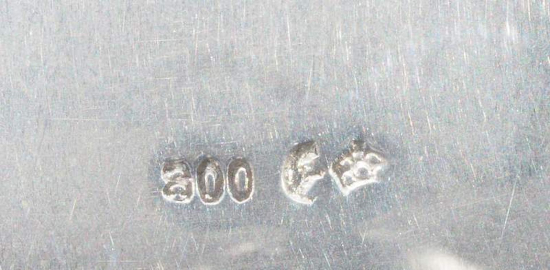 Deckeldose, 800er Silber, innen vergoldet. Barockstil, gebauchter Korpus auf vier Füssen, reiches< - Bild 8 aus 8