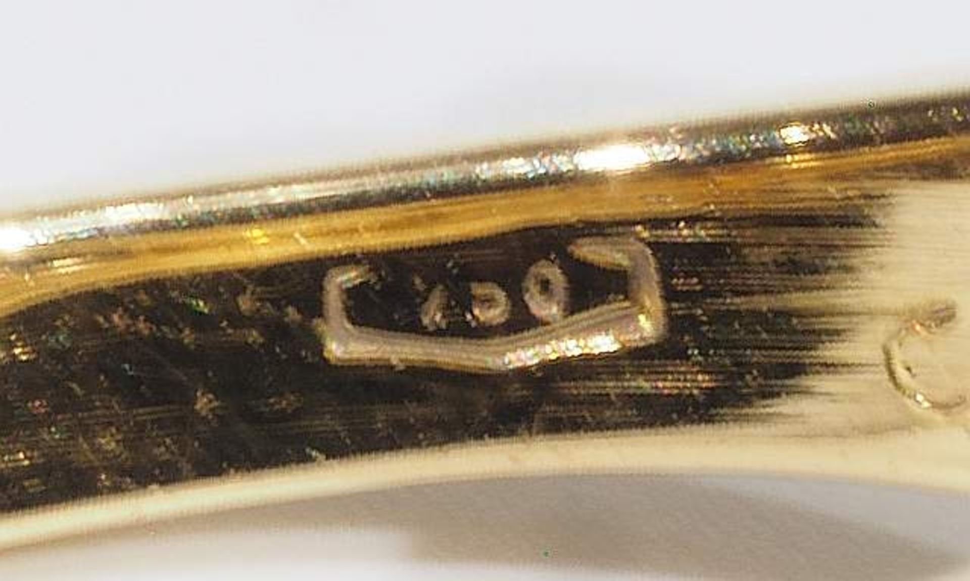 Damenring, 750er Gelbgold, Mittelteil besetzt mit Brillanten (ca. 0,66 ct. H/si), Smaragden,<br - Image 5 of 7