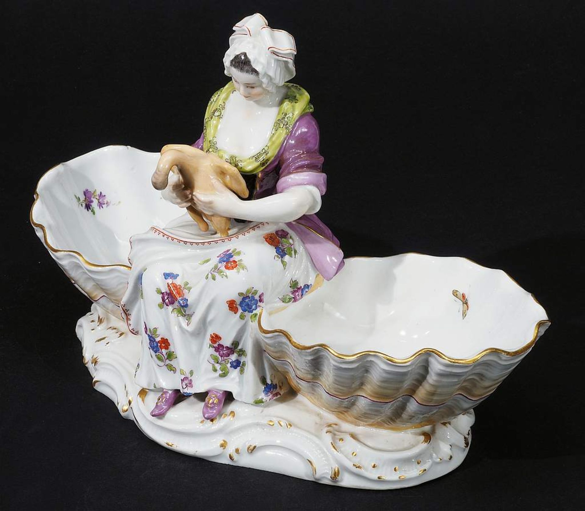 Figurenschale "Köchin". MEISSEN um 1860, Modellnummer C 81. Zwischen zwei Muschelschalen sitzende< - Bild 4 aus 9