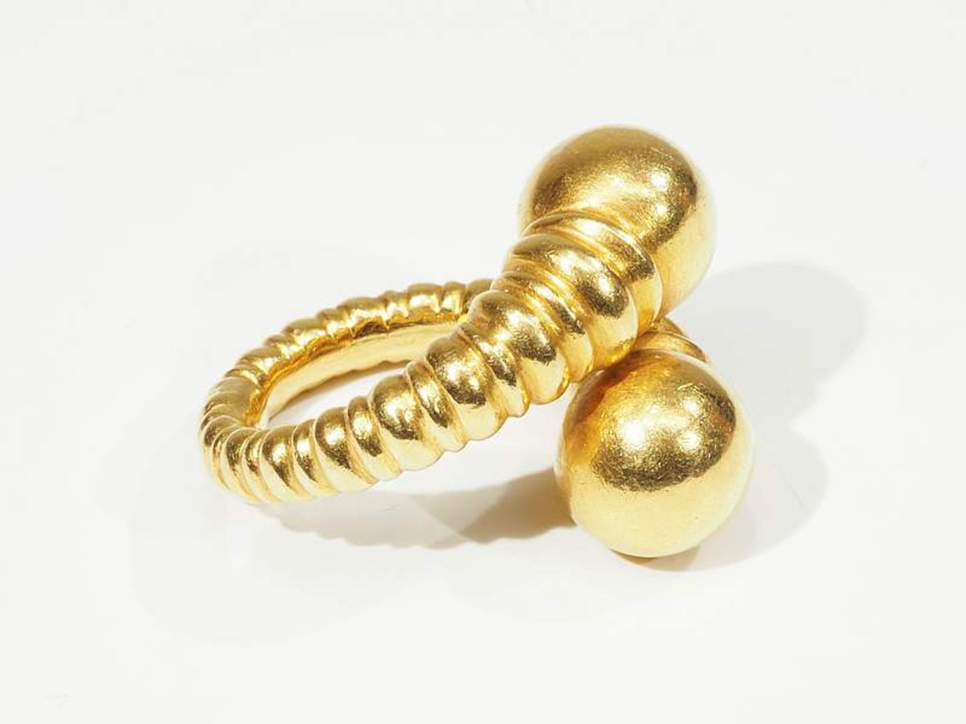 Ring mit zwei Kugeln. Designer Ilias Lalaounis. 750 Gelbgold gepunzt, Ringgröße 48, Gewicht ca. 1 - Image 4 of 7