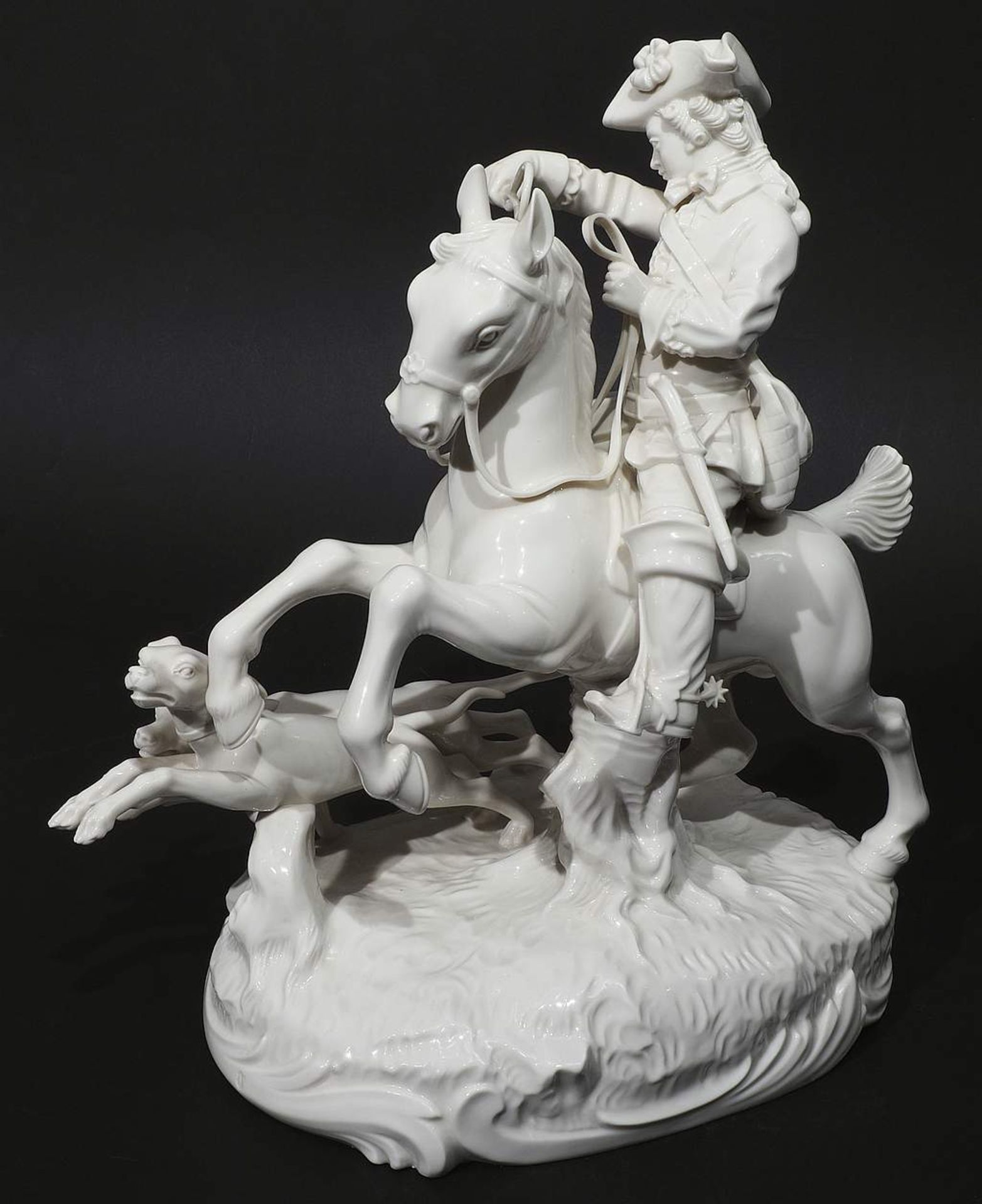Figurengruppe "Parforce-Reiter mit zwei Jagdhunden". NYMPHENBURG, 20. Jahrhundert, nach einem Alt-< - Image 2 of 10
