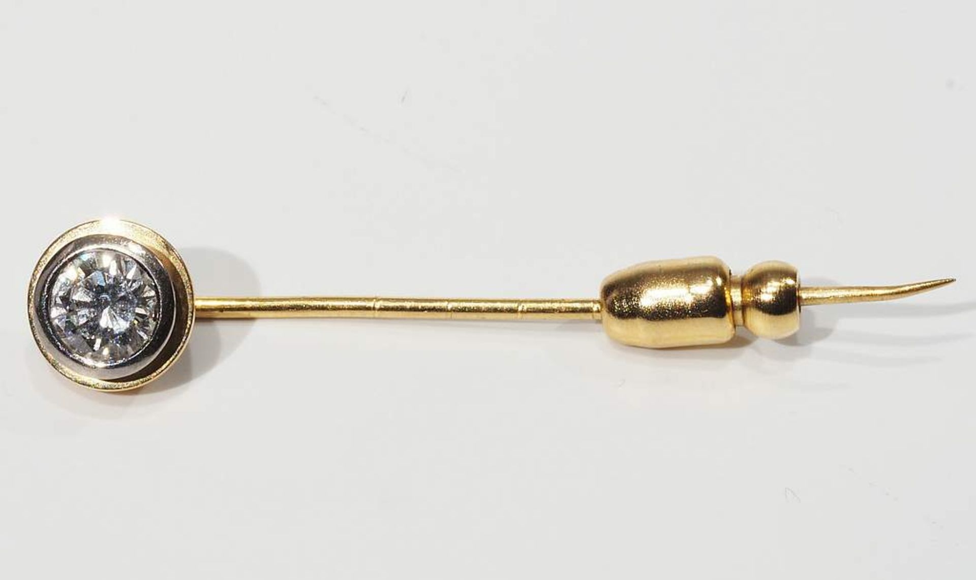 Krawattennadel mit Brillant von ca. 0,60 ct H/si., 750er Gelbgold (Stecker unedel) Länge ca. 4,5<b - Image 2 of 4