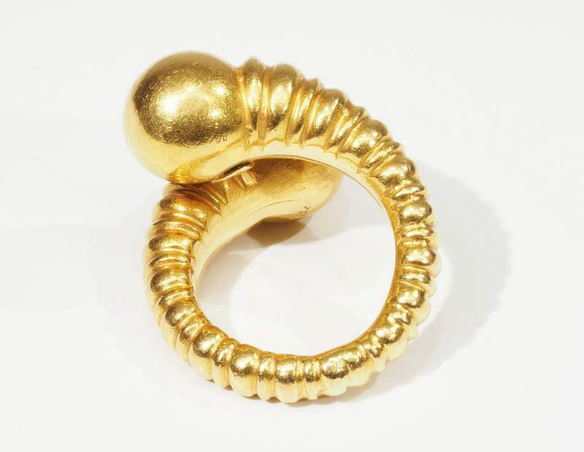 Ring mit zwei Kugeln. Designer Ilias Lalaounis. 750 Gelbgold gepunzt, Ringgröße 48, Gewicht ca. 1 - Image 5 of 7