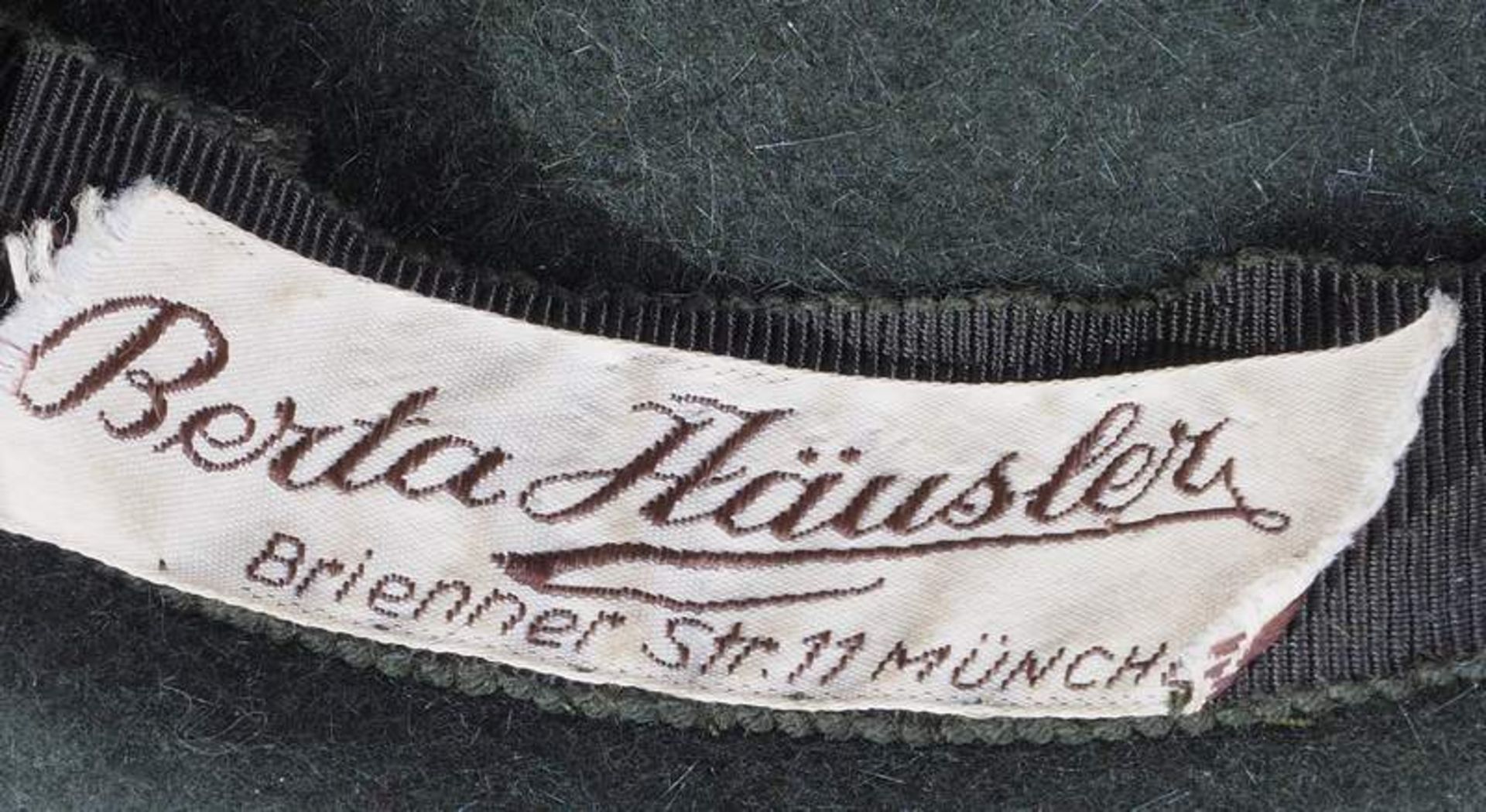 Damen-Trachenhut mit Gamsbart und zahlreichen Dekorationen. Innen Huthersteller Berta Häusler, - Image 6 of 6