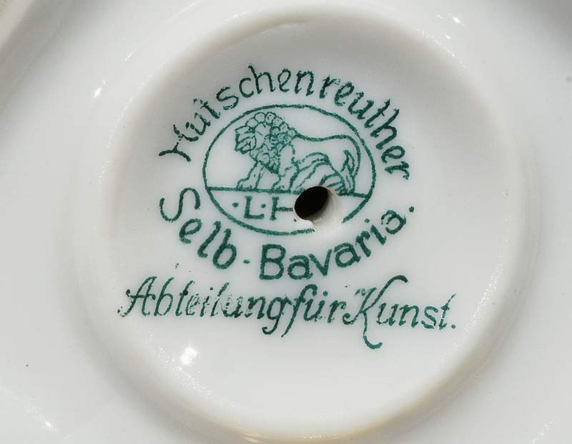 Amorette auf Goldkugel sitzend über quadratischem Sockel. HUTSCHENREUTHER Selb Bavaria Abteilung<b - Bild 5 aus 6