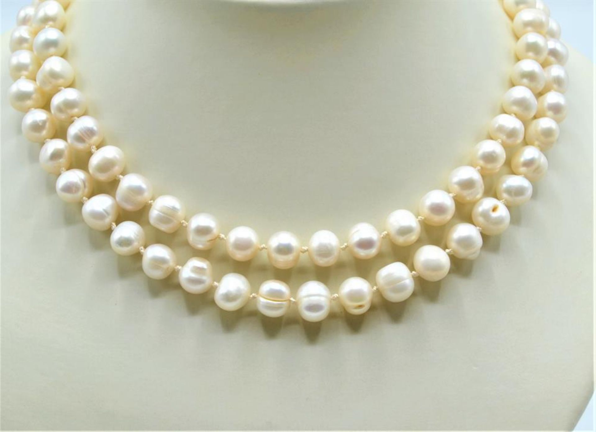 Perlenkette ohne Verschluss, Perlen barocke Form, Ø ca. 9mm, Länge ca. 80cm<b