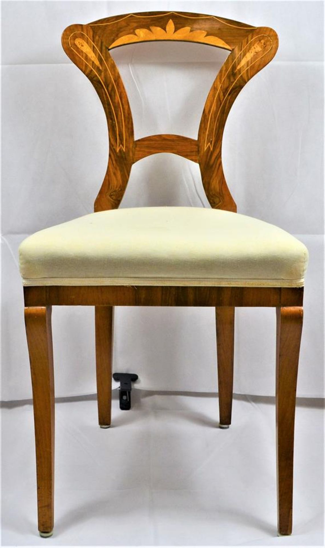 6 Biedermeier Stühle mit Intarsien, bei einem Rückenlehne stark beschädigt, Bezüge teilweise