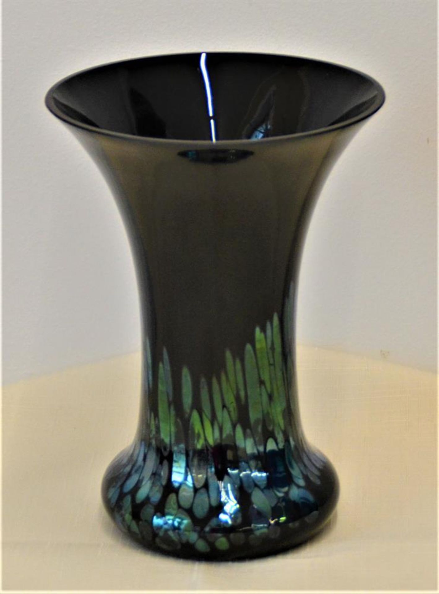 Eisch Vase schwarz grün irisierend 18cm<