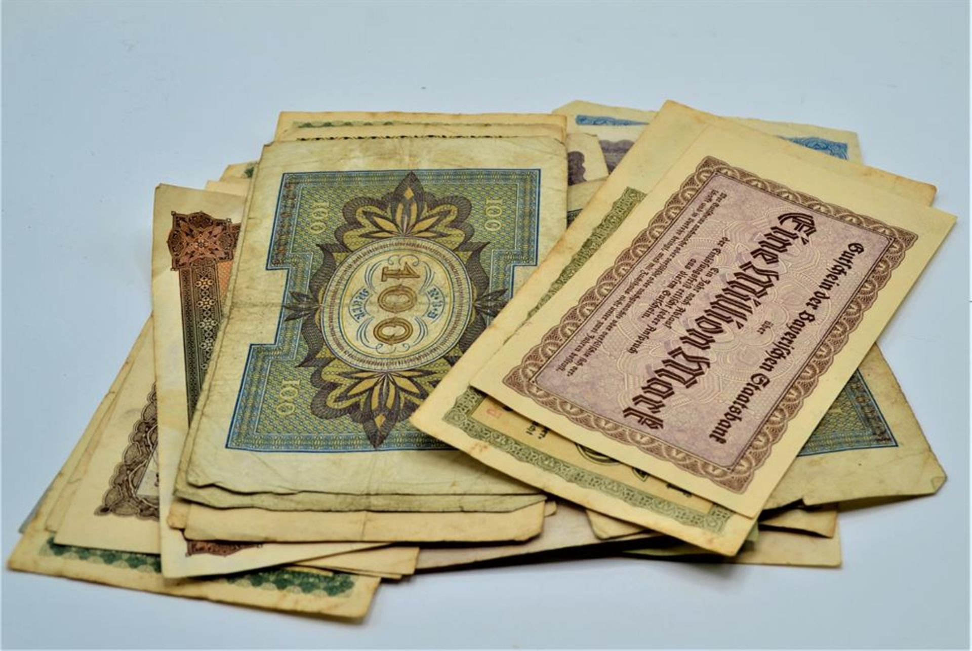 Konvolut ca. 23 alte Banknoten überwiegend Reichsbanknoten u. Bayerische Staatsbank,