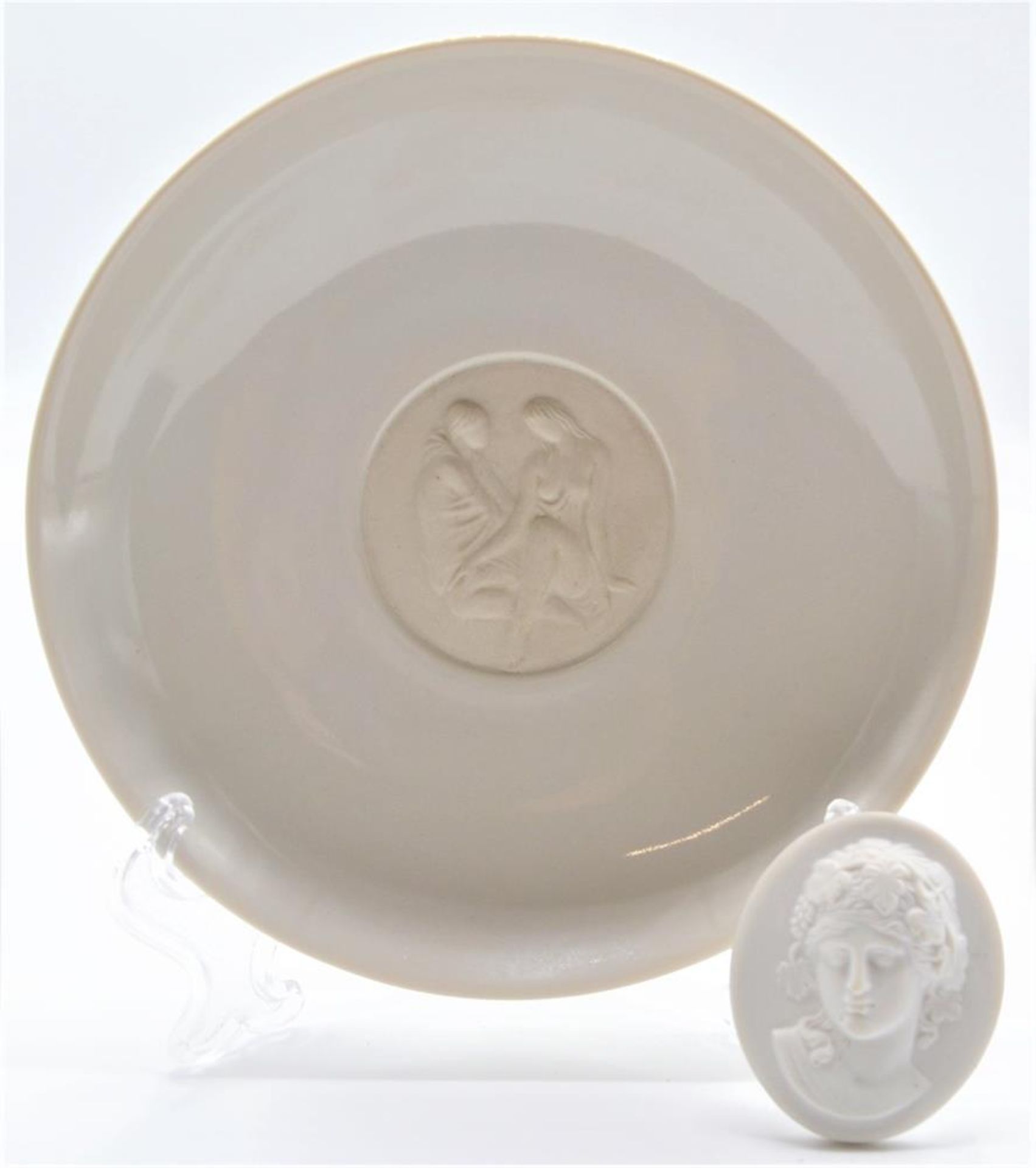 Konvolut 2-teilig Meissen Porzellan Plakette " Staatl. Museen zu Berlin DDR " ca. 4,3 x 3,6cm und