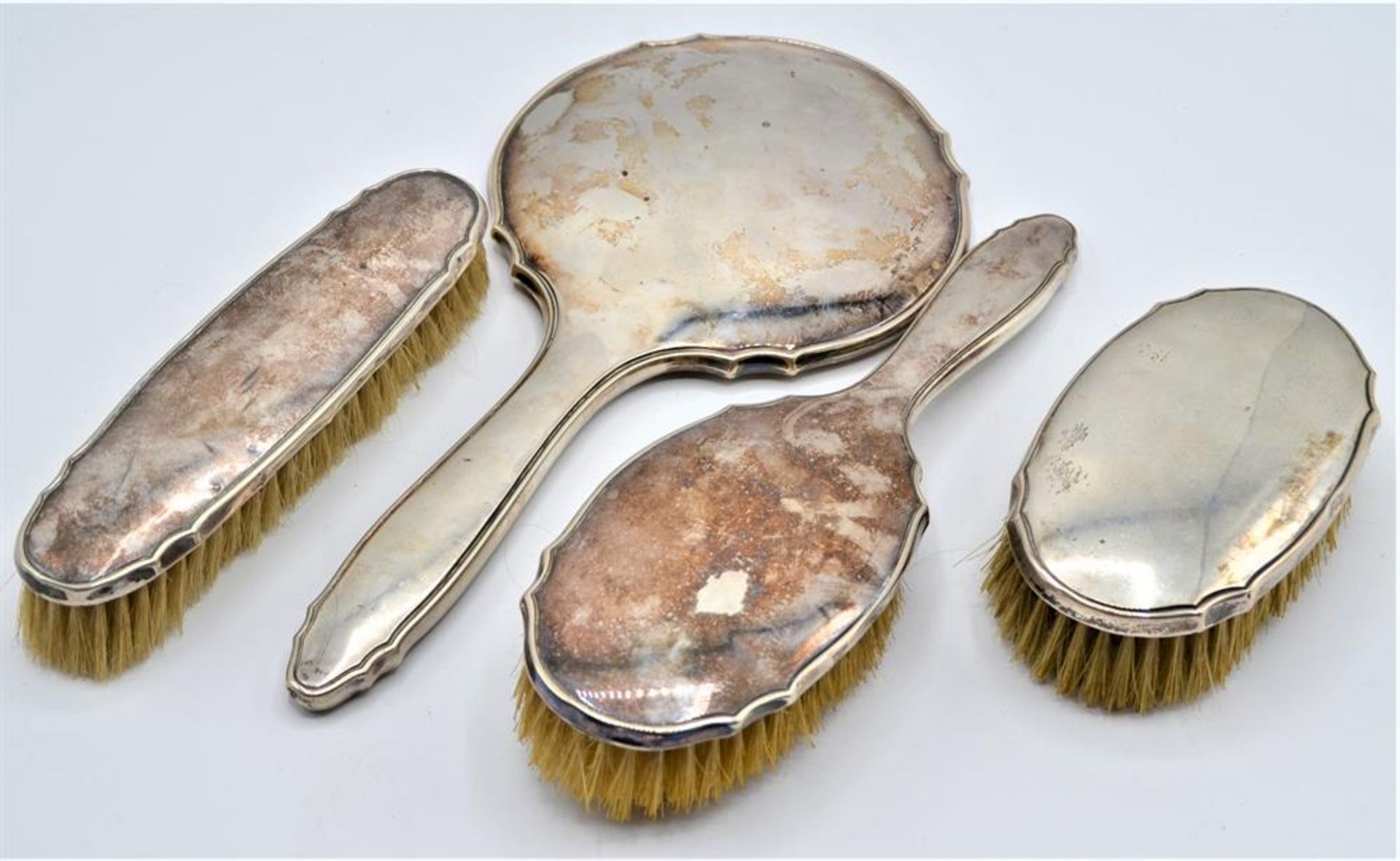 Frisierset, Frisiergarnitur 800 Silber, 4-teilig, 3 Bürsten und 1 Spiegel