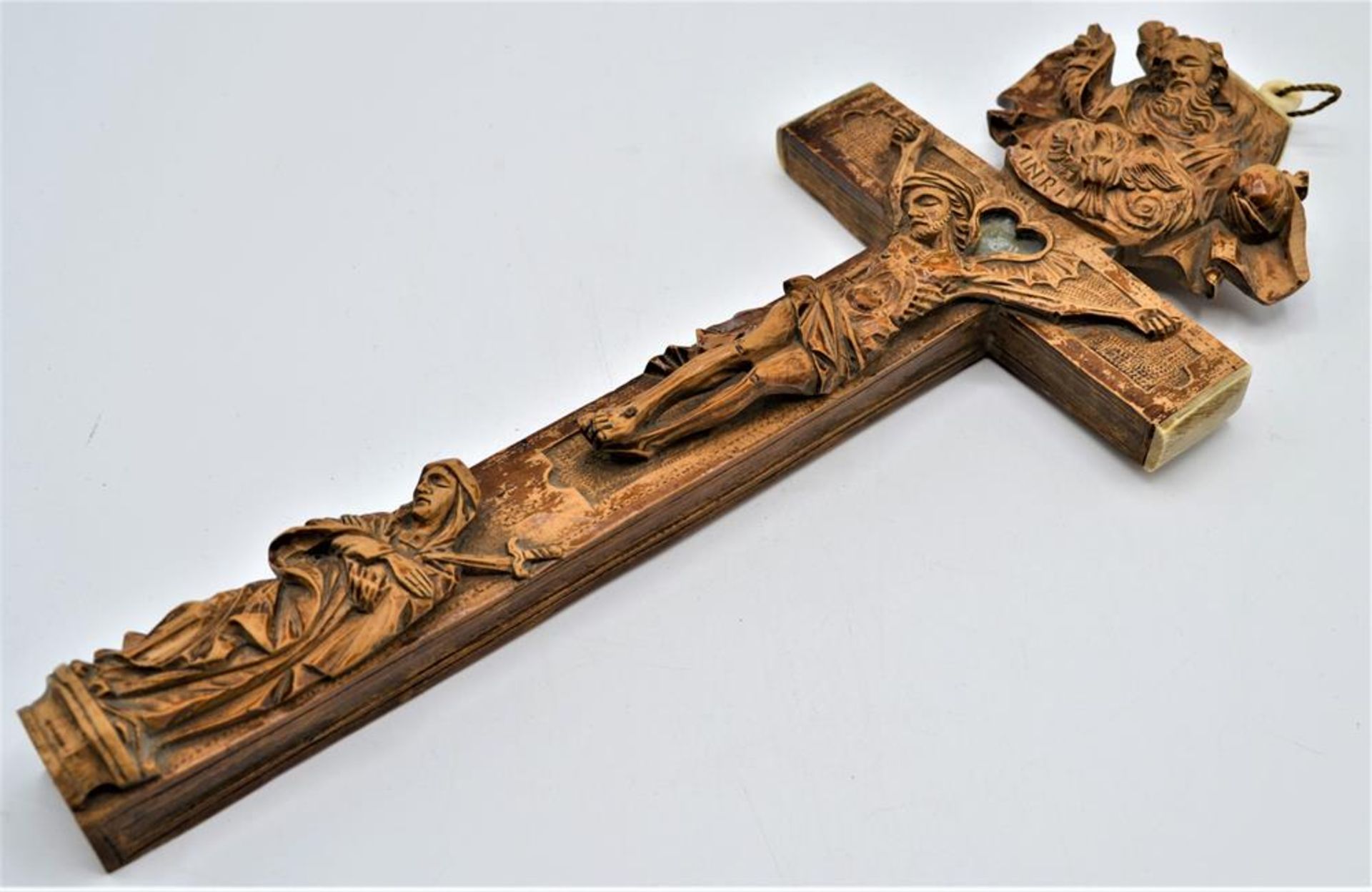 Reliquienkreuz Wetterkreuz 19.Jhdt. Holz geschnitzt, Kreuzenden mit Bein verziert (unteres Plättchen
