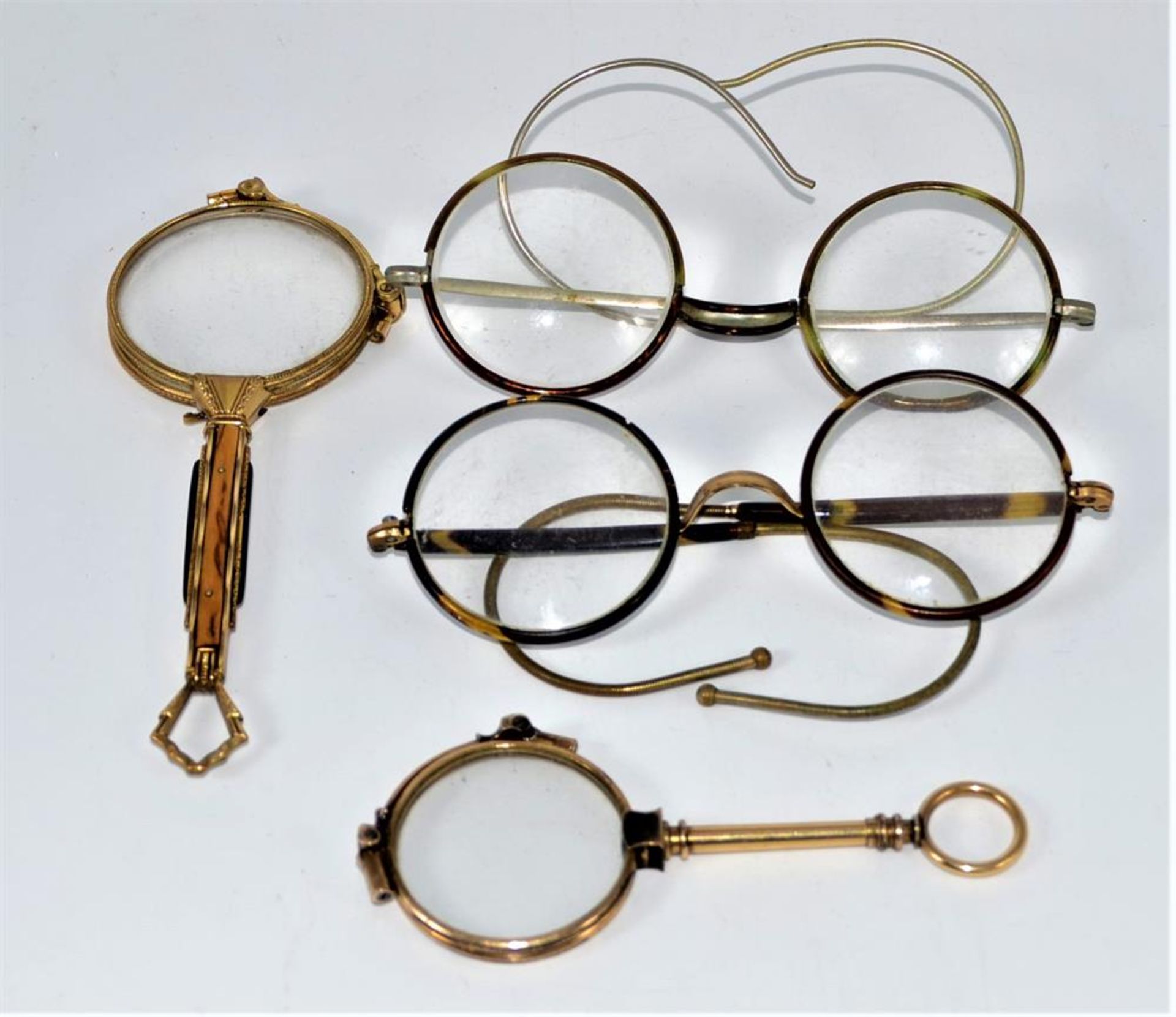 Konvolut 2 Nickelbrillen mit Gespinstbügel und 2 Lorgnette mit intakten Aufklappmechanismus