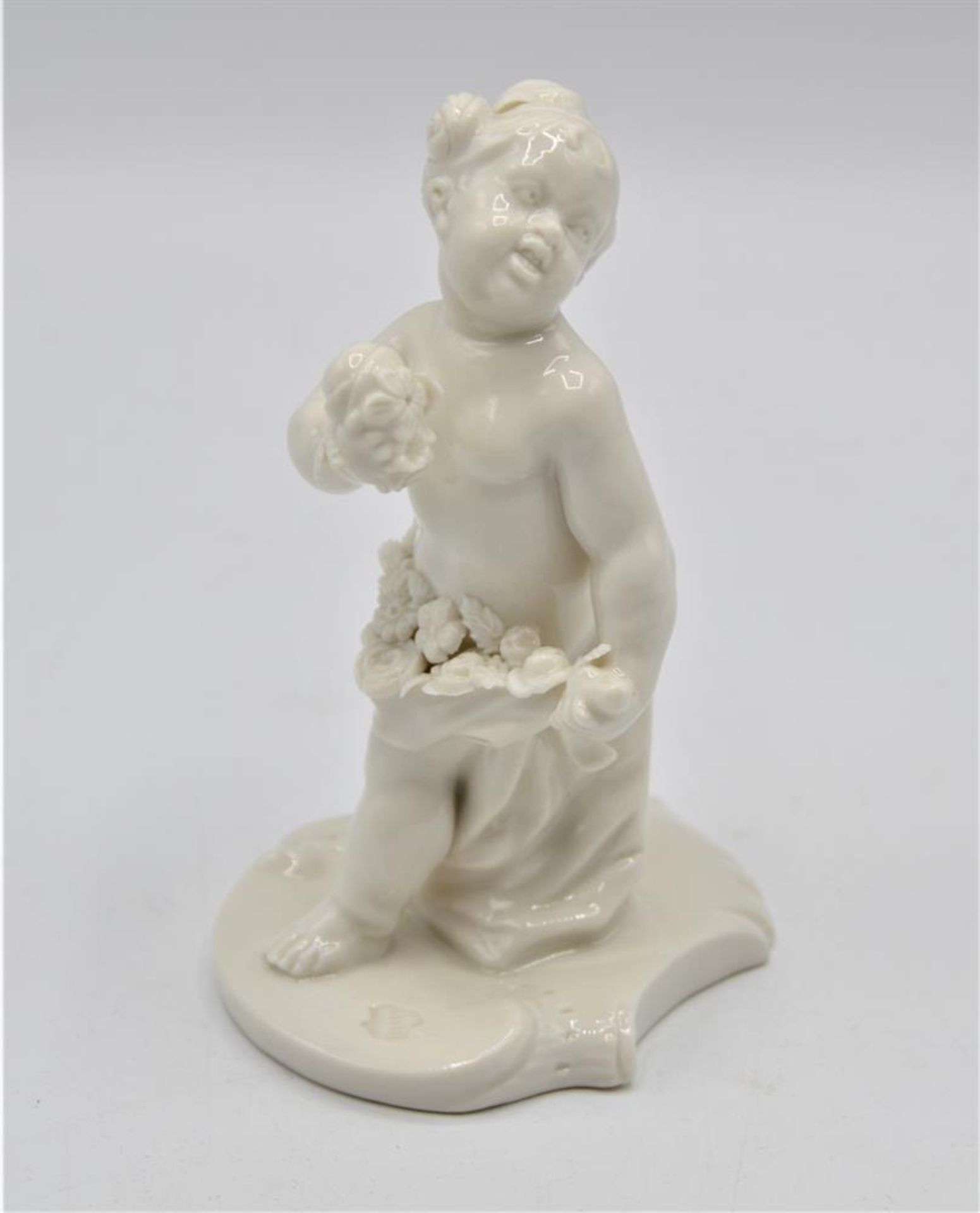 Nymphenburg Porzellanfigur Putto Flora aus den Jahreszeiten Nr. 417 10,5cm