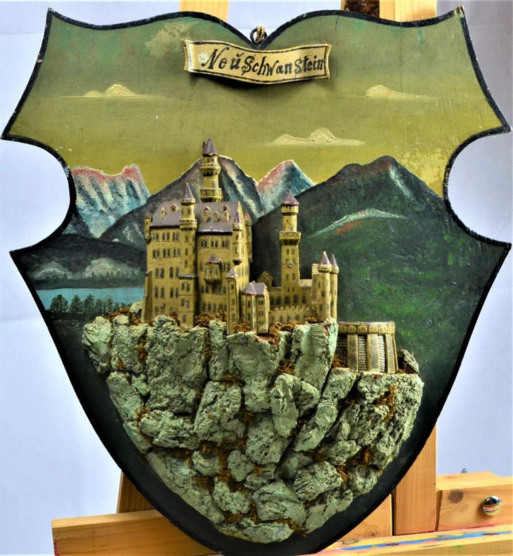 Wandrelief Schloß Neuschwanstein überwiegend Holz handbemalt und handgearbeitet ca. 52 x 47cm