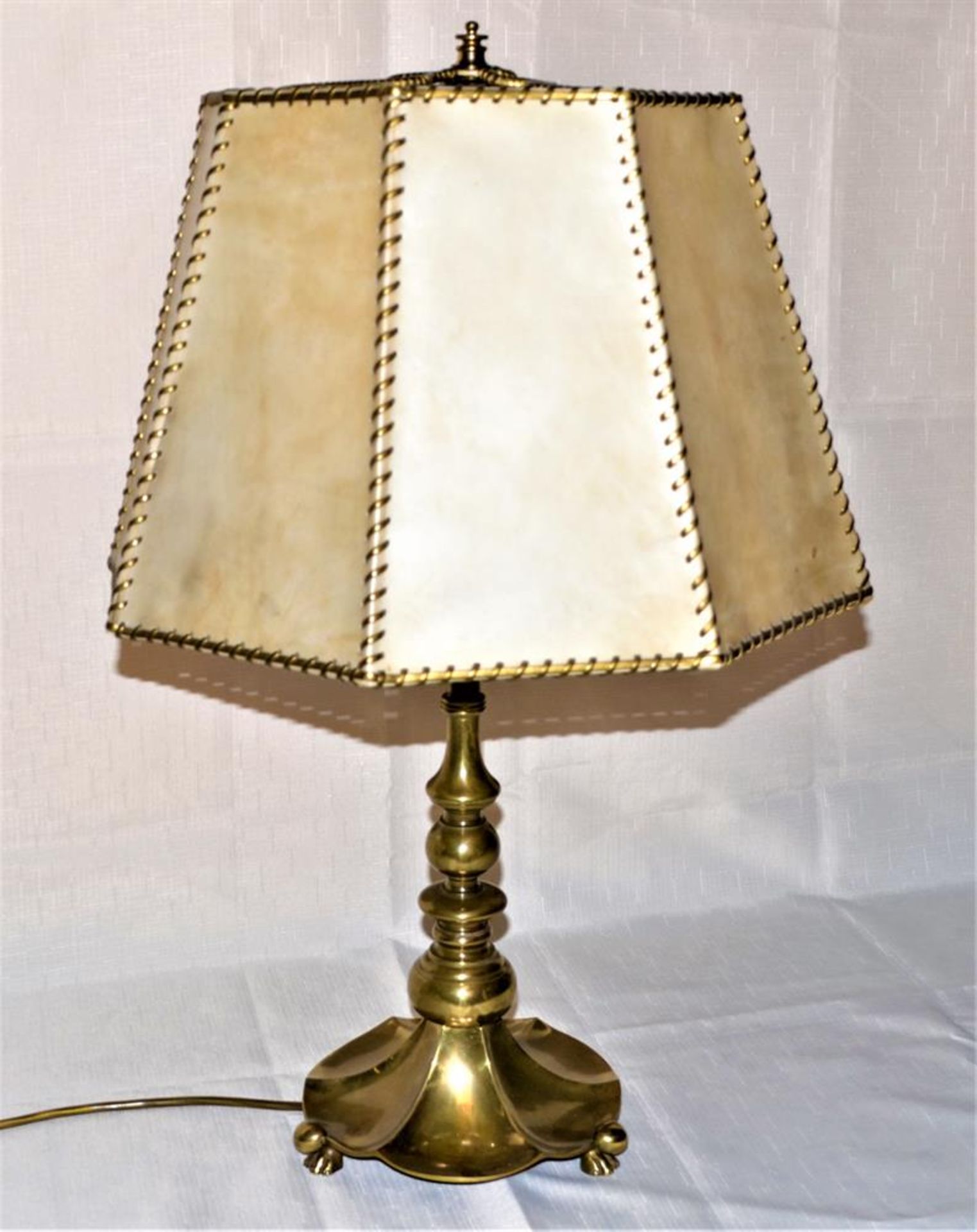 Tischlampe Schirmlampe Messing mit Löwenfüßen ca. 63cm (Elektrik ungeprüft)