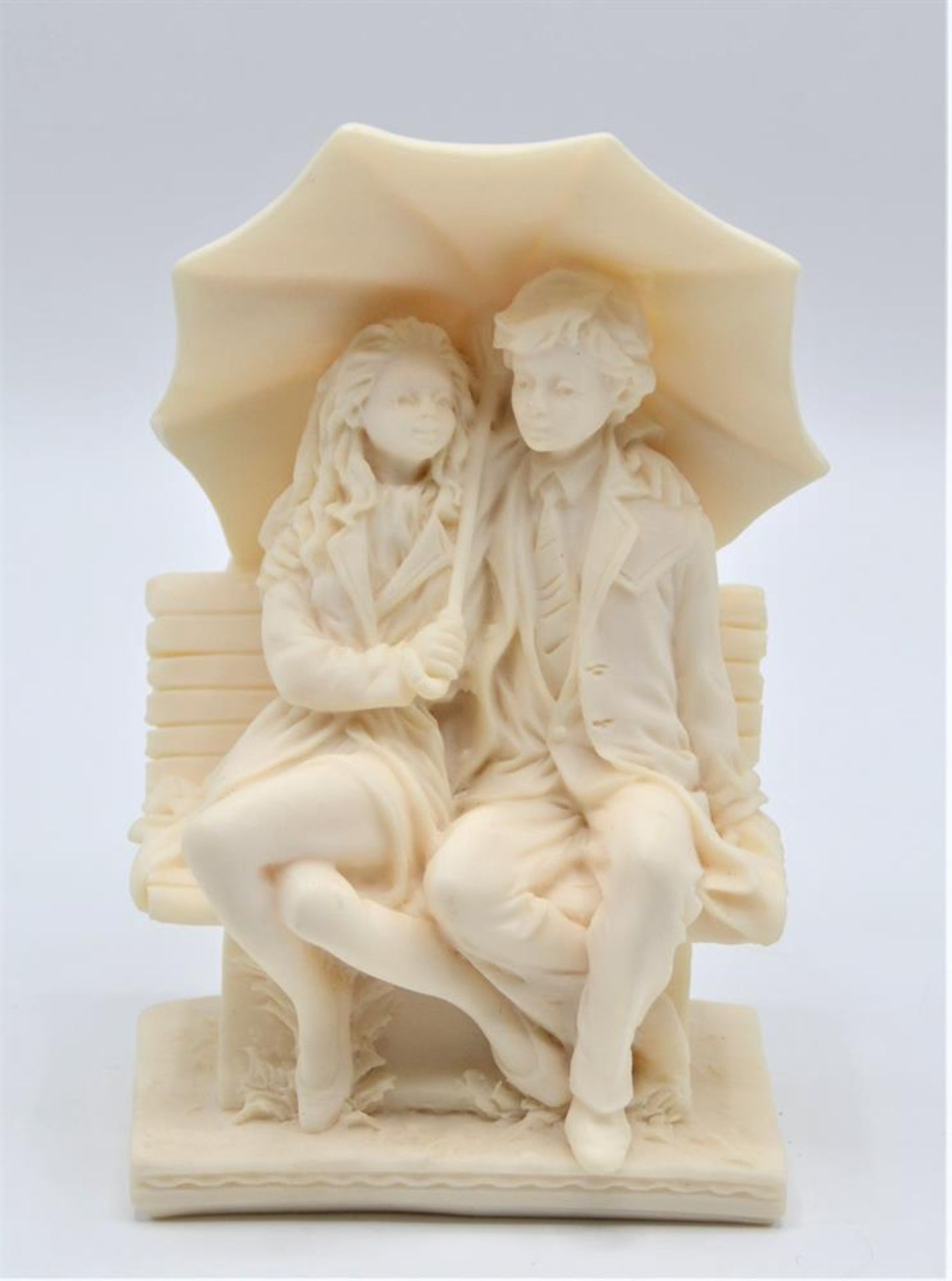 Alabaster Figur Liebespaar Vivian C Italien 20 Jhdt. 13 x 8cm (HxB)