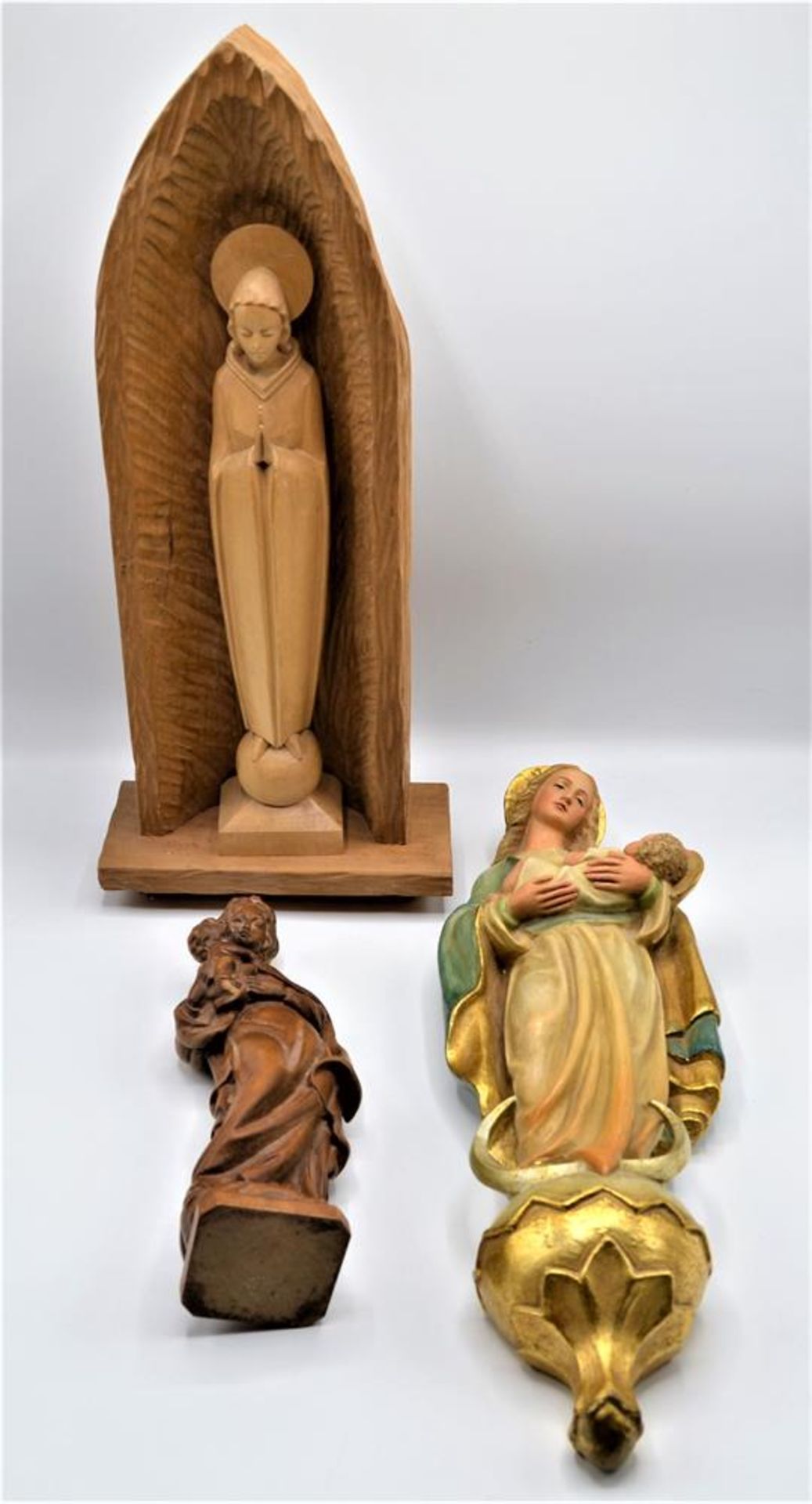 Konvolut 3 Madonnen, 2x Holz Schnitzfiguren 1x Keramik (bestossen)