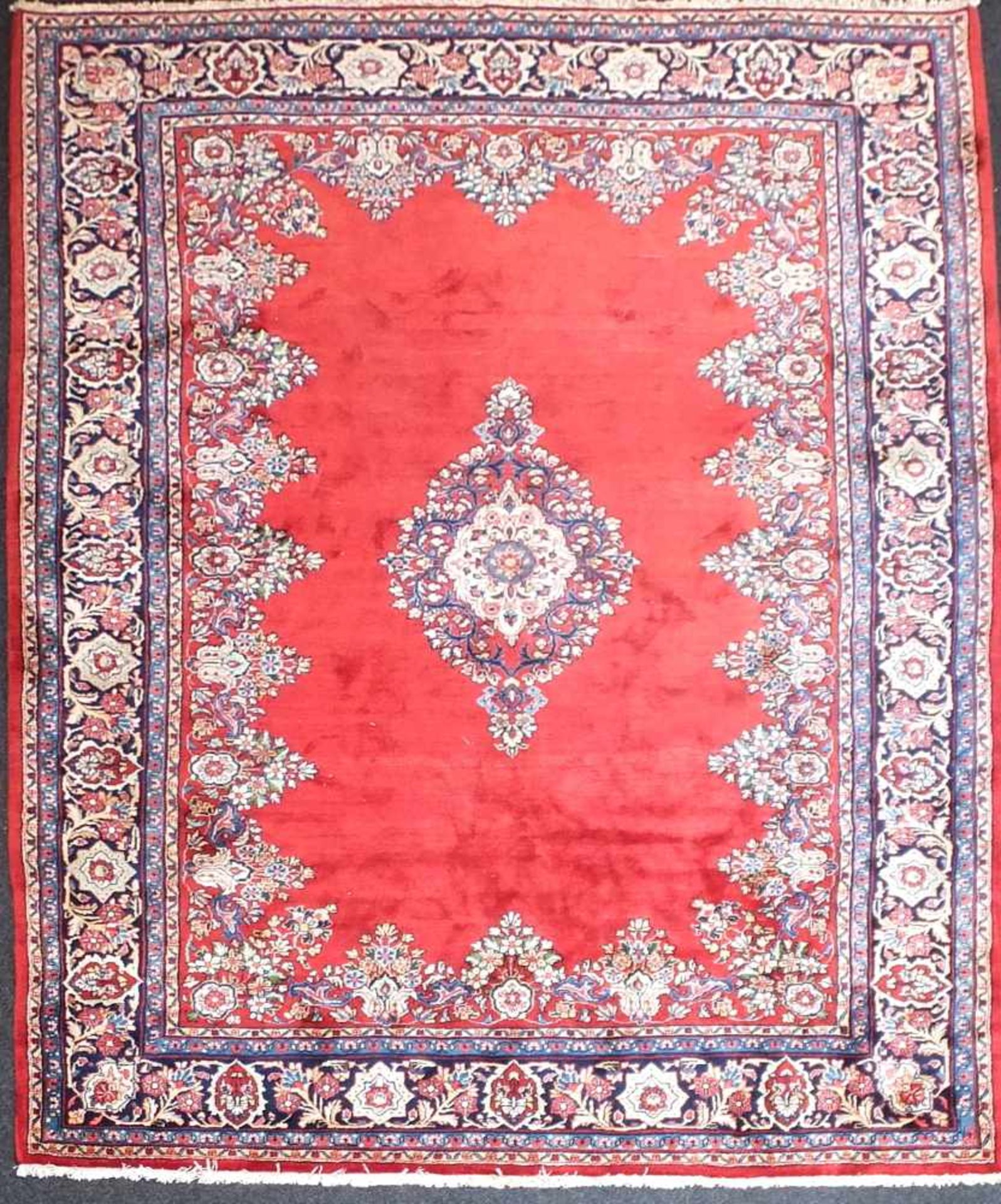 1 Orientteppichrotgr. flor. Dekor Mittelmedaillon Mehrfachbordüre ca. 260x195cm Fransen beschn. - Bild 2 aus 2