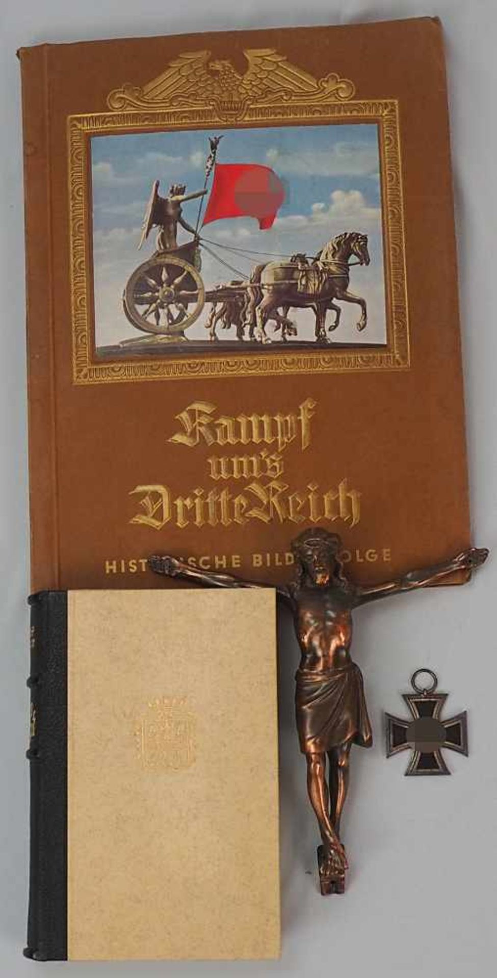 1 Konvolut Militariau.a. 1 Orden 2. WK Buch "Mein Kampf" **s. §§ 86/86a StGB**