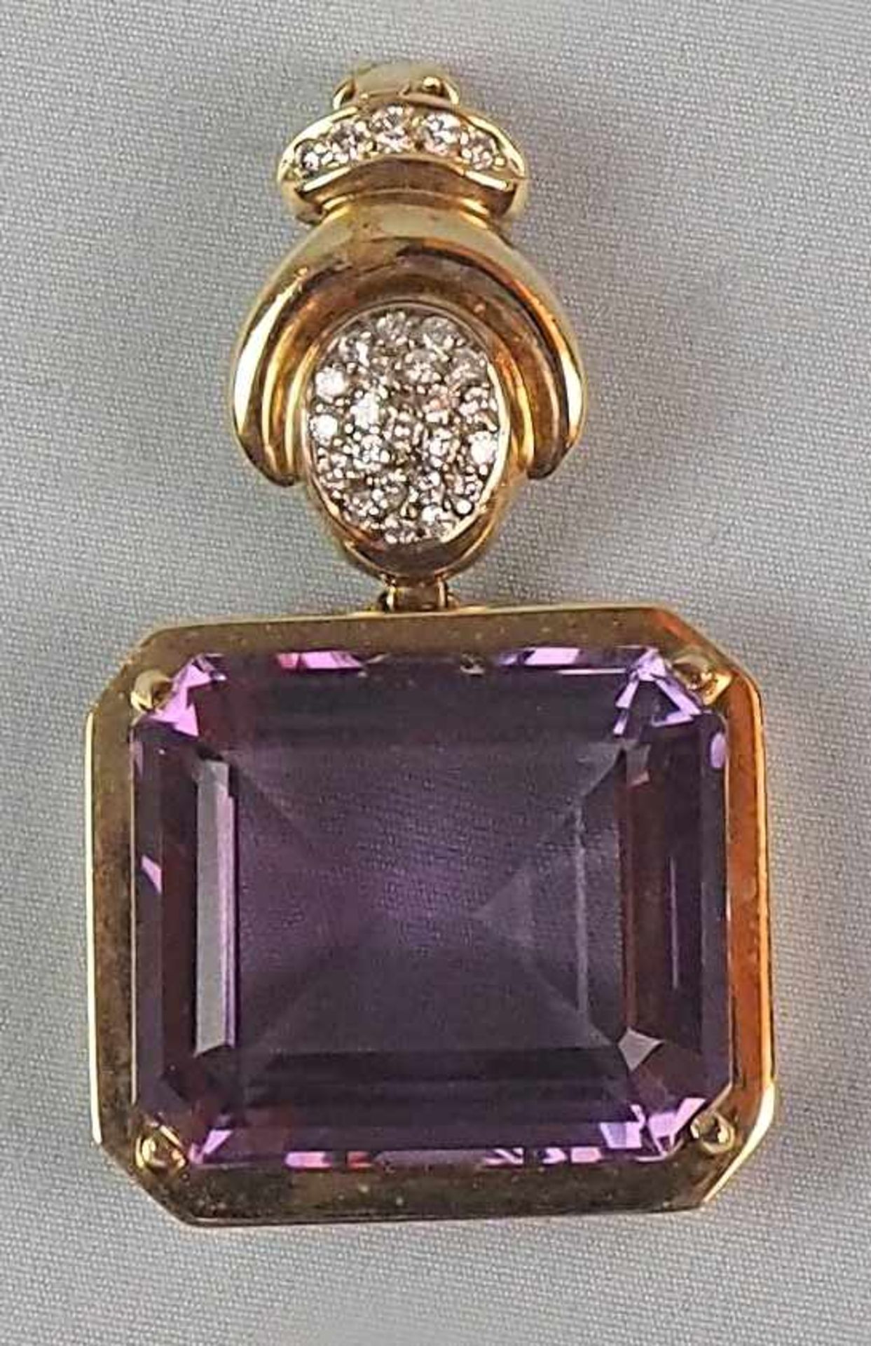 1 Anhänger/Clipungest. wohl GG 14ct. Amethyst Brill. **s. Abb.**