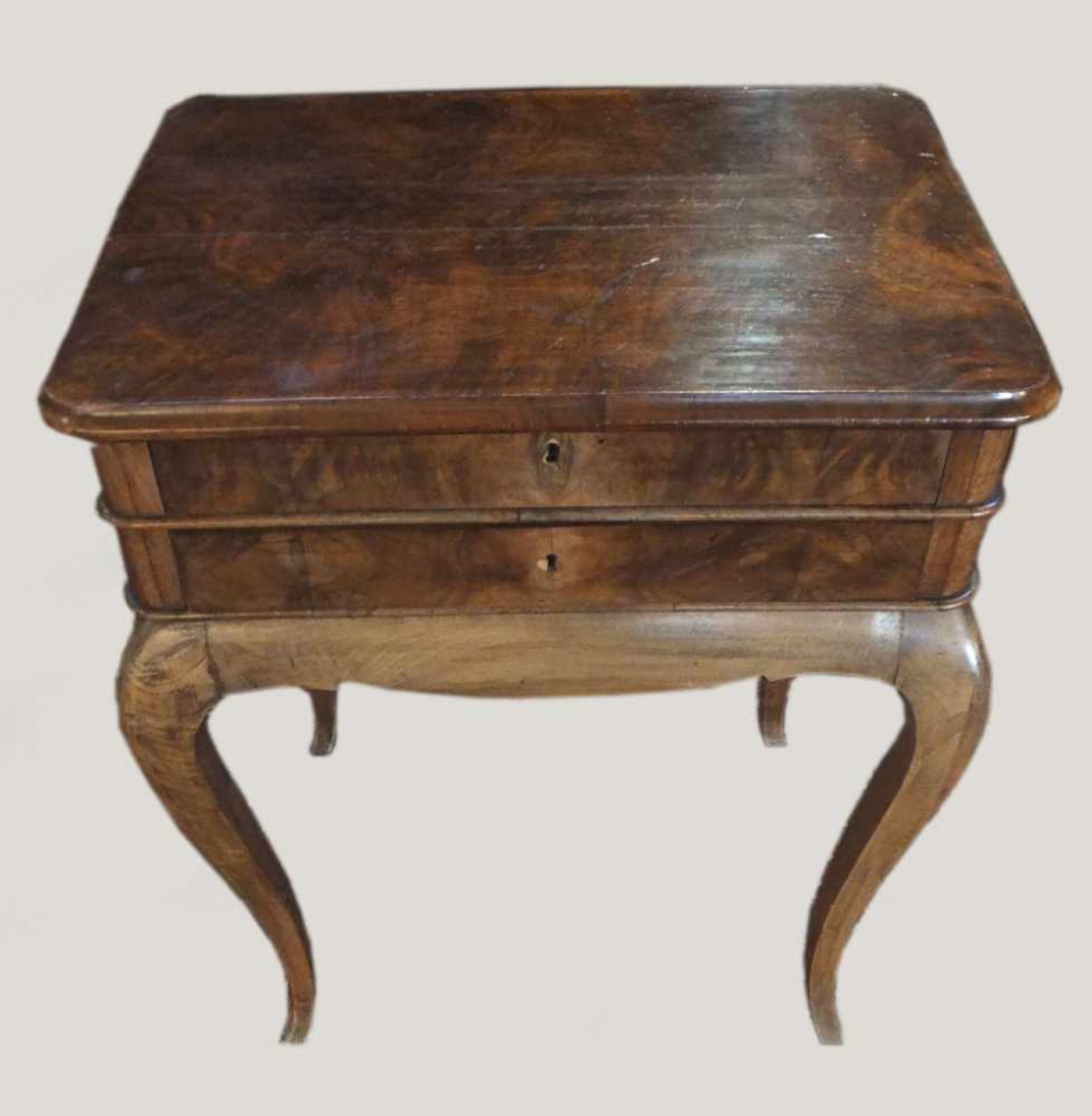 1 NähkästchenHolz Biedermeier Nussbaumfurnier 2 Schubl. ca. 70x56x42cm Asp.