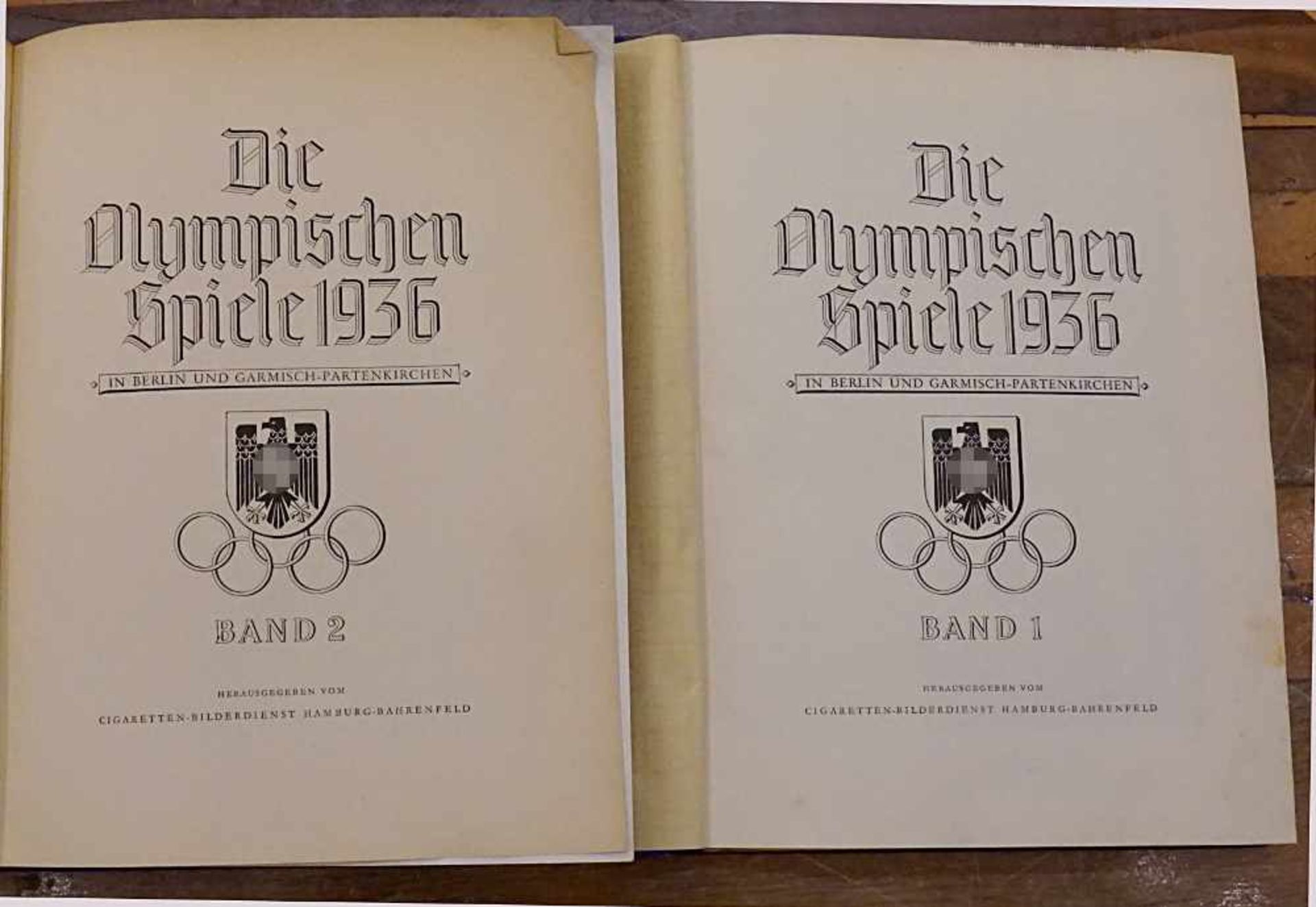 Zwei Sammelbilderalben"Olympia 1936", z.T. besch. Asp. (s. §§ 86/86a StGb)