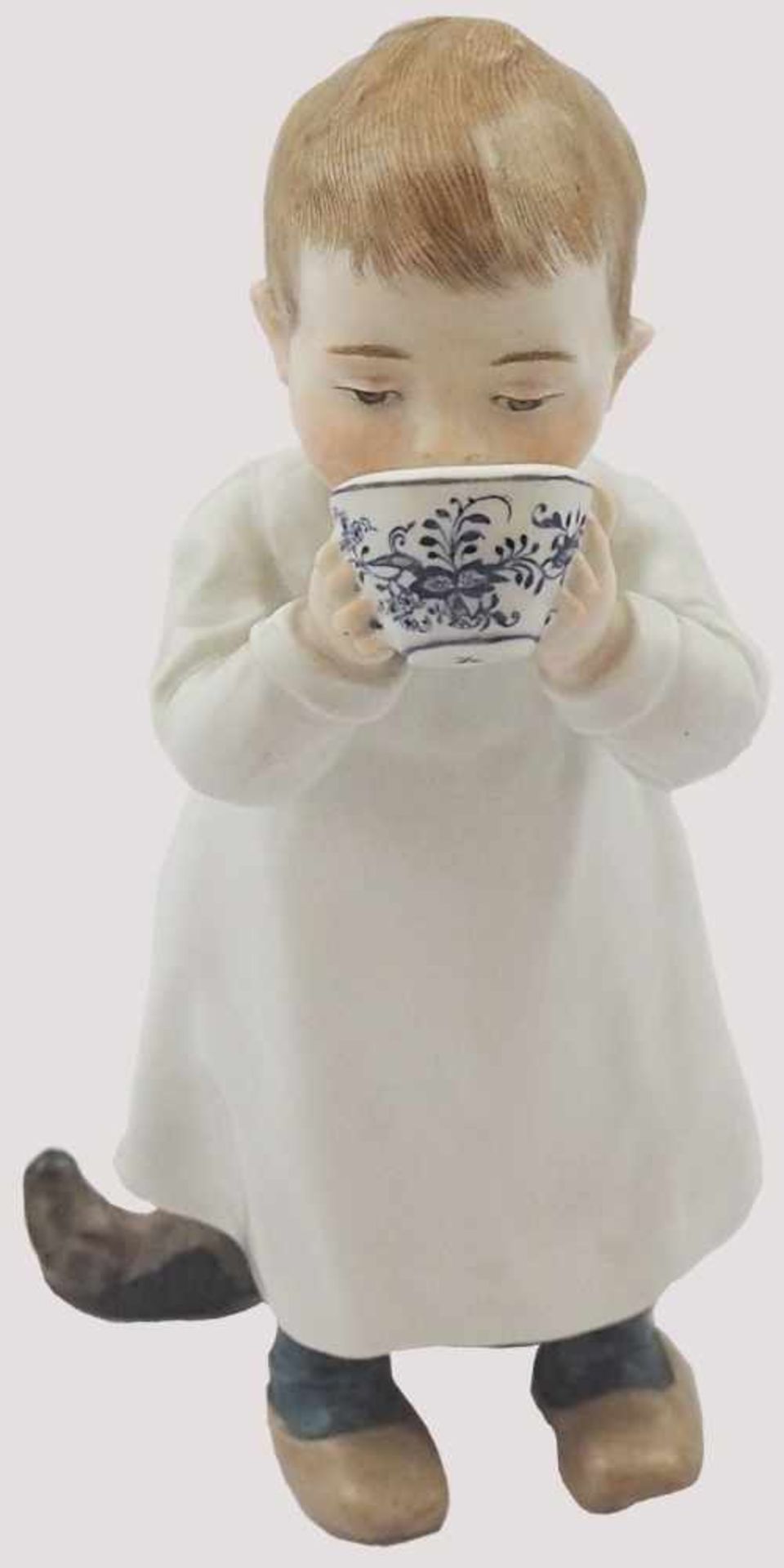 Figur PorzellanMEISSEN Knaufschwerter sog. "Hentschelkind - Milch trinkender Junge mit braunem