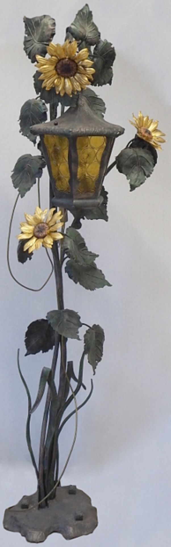 Stehlampe Schmiedeeisen "Sonnenblumen" "Laterne"teilvergoldet, H ca. 190cm, Asp.