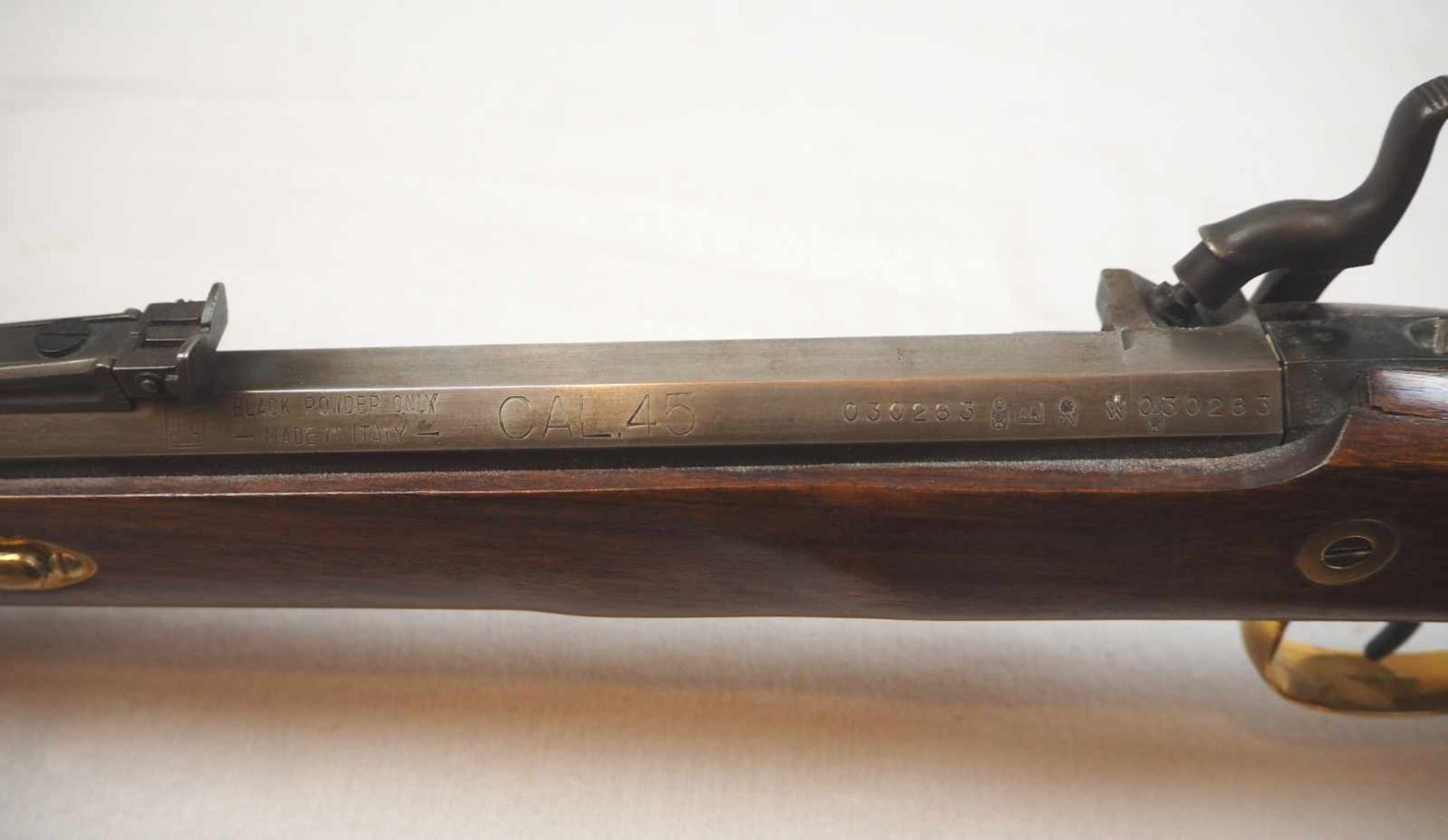 1 Vorderlader auf Lauf gem.Italien Cal. .45 Achtkantlauf Holzgriff mit Messingbeschlägen L ca. 116 - Bild 2 aus 2