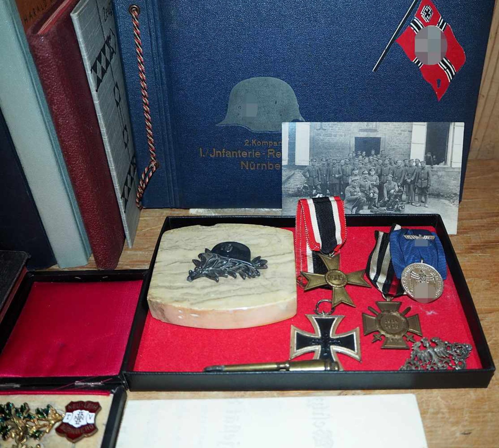 1 Konv. Militaria 3. Reich wohl aus Besitz Hauptsturmführer SCHMIDT:Orden "Eisernes Kreuz" z.T. - Bild 2 aus 2