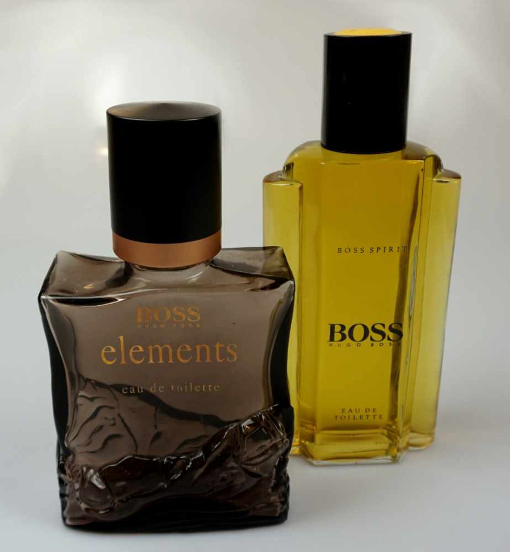 2 große Parfumflakons BOSSGlas H bis ca. 34cm Gsp.