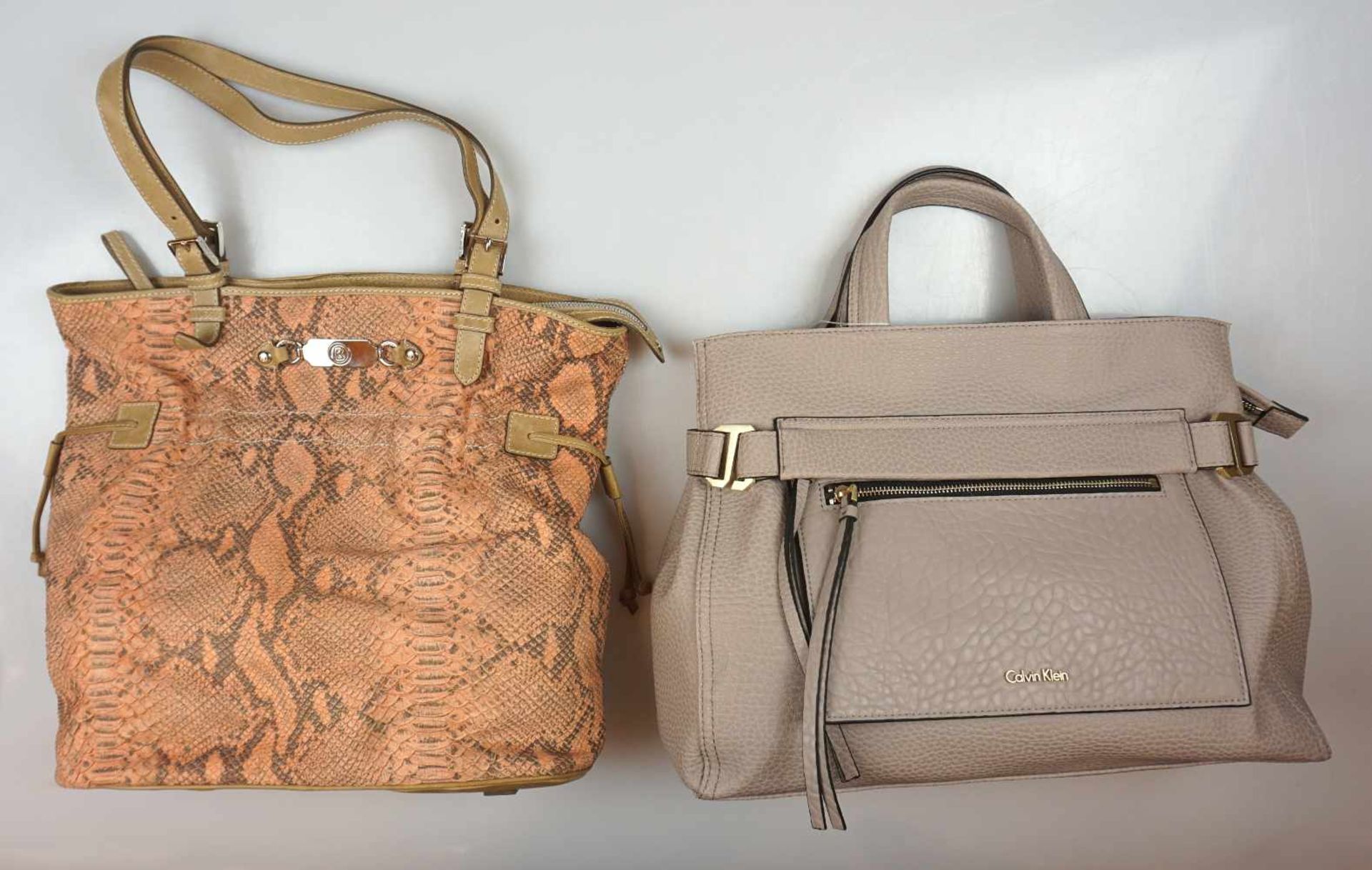 2 Damenhandtaschen BOGNER/CALVIN KLEINLeder u.a. NP lt. EL ca. 1000/400€ je m. Staubbeutel Tsp.