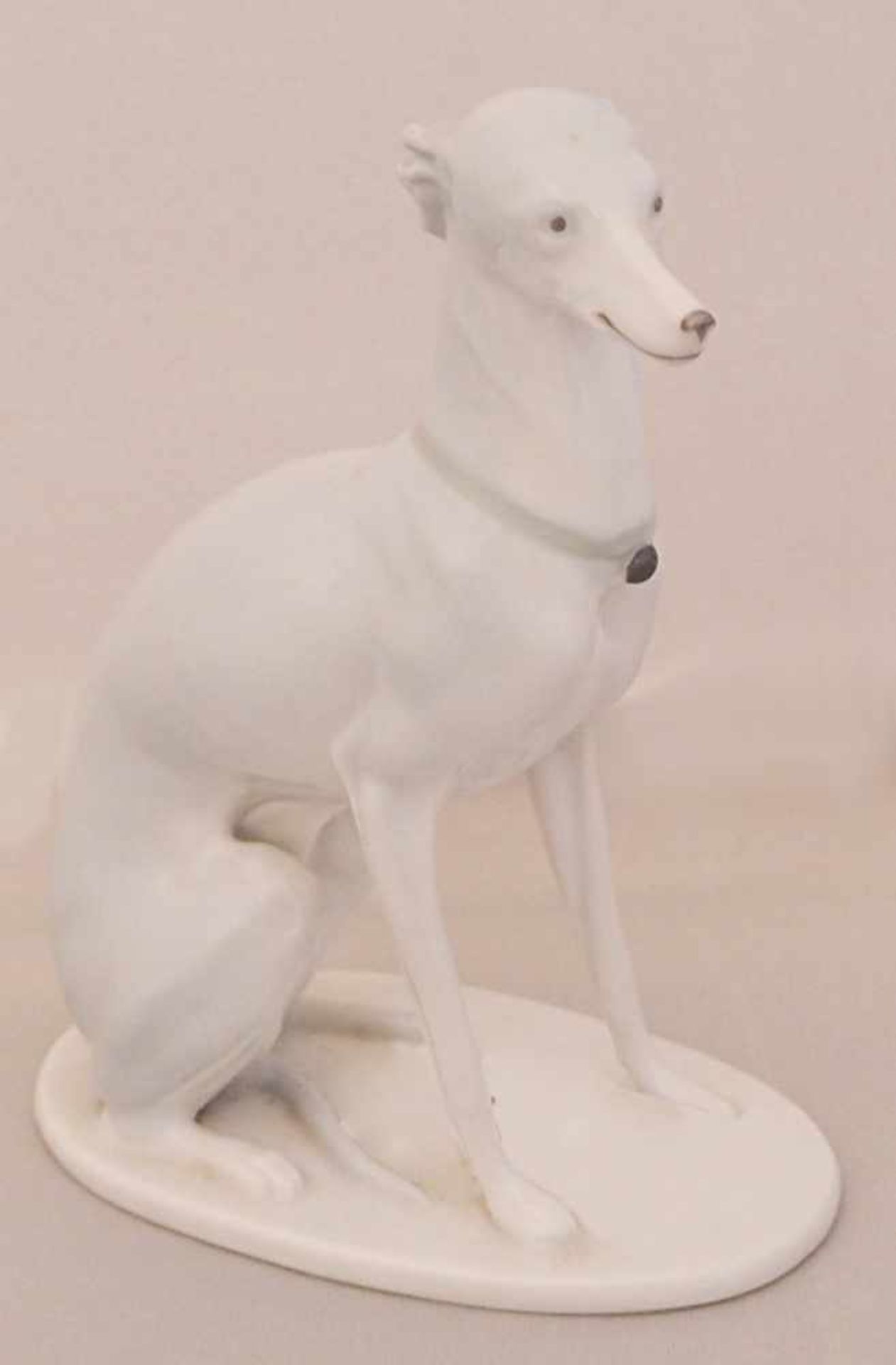 1 Figur Porzellan FRANZ PFEFFER PORZELLANFABRIK Gotha, "Windhund"Unterglasurbemalung, H ca. 14cm,
