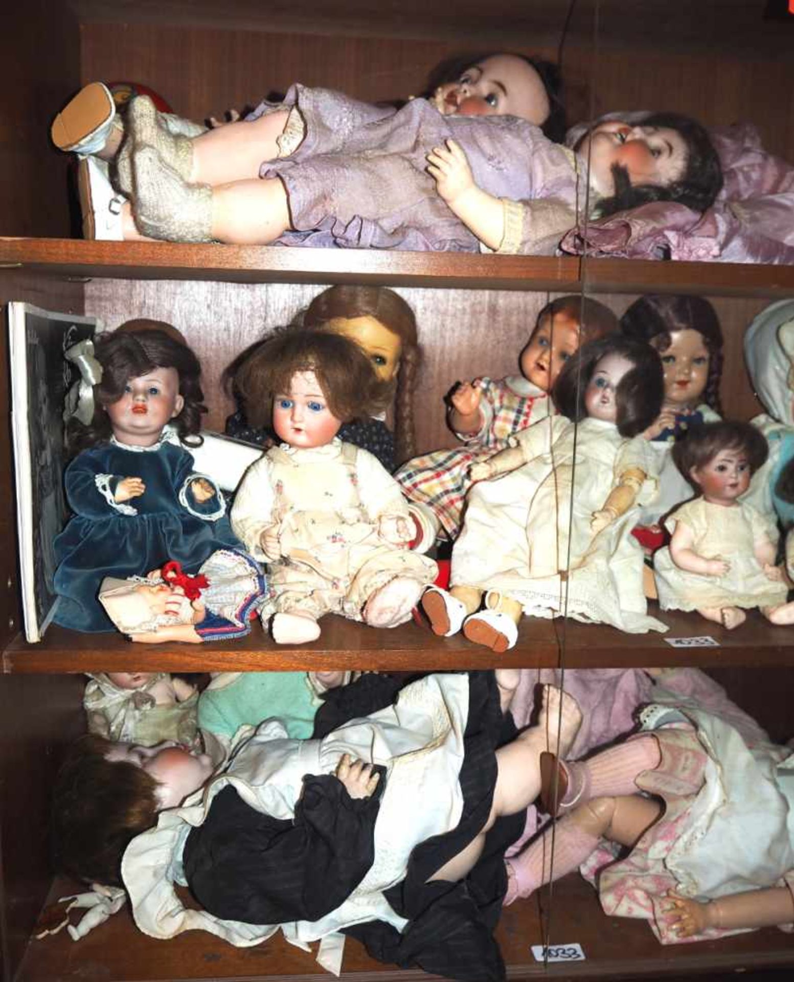 1 Konvolut Puppen z.T. um 1900/1910 sowie 1950er/60er Jahre u.a.z.T. mit Porzellankopf, z.T. - Bild 2 aus 2