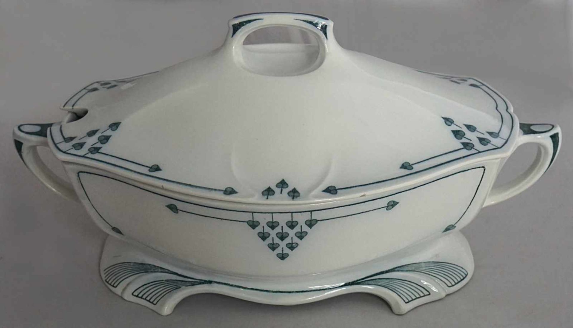 1 TerrinePorz. VILLEROY & BOCH Mettlach Jugendstildekor L ca. 40cm ber./best. Asp.