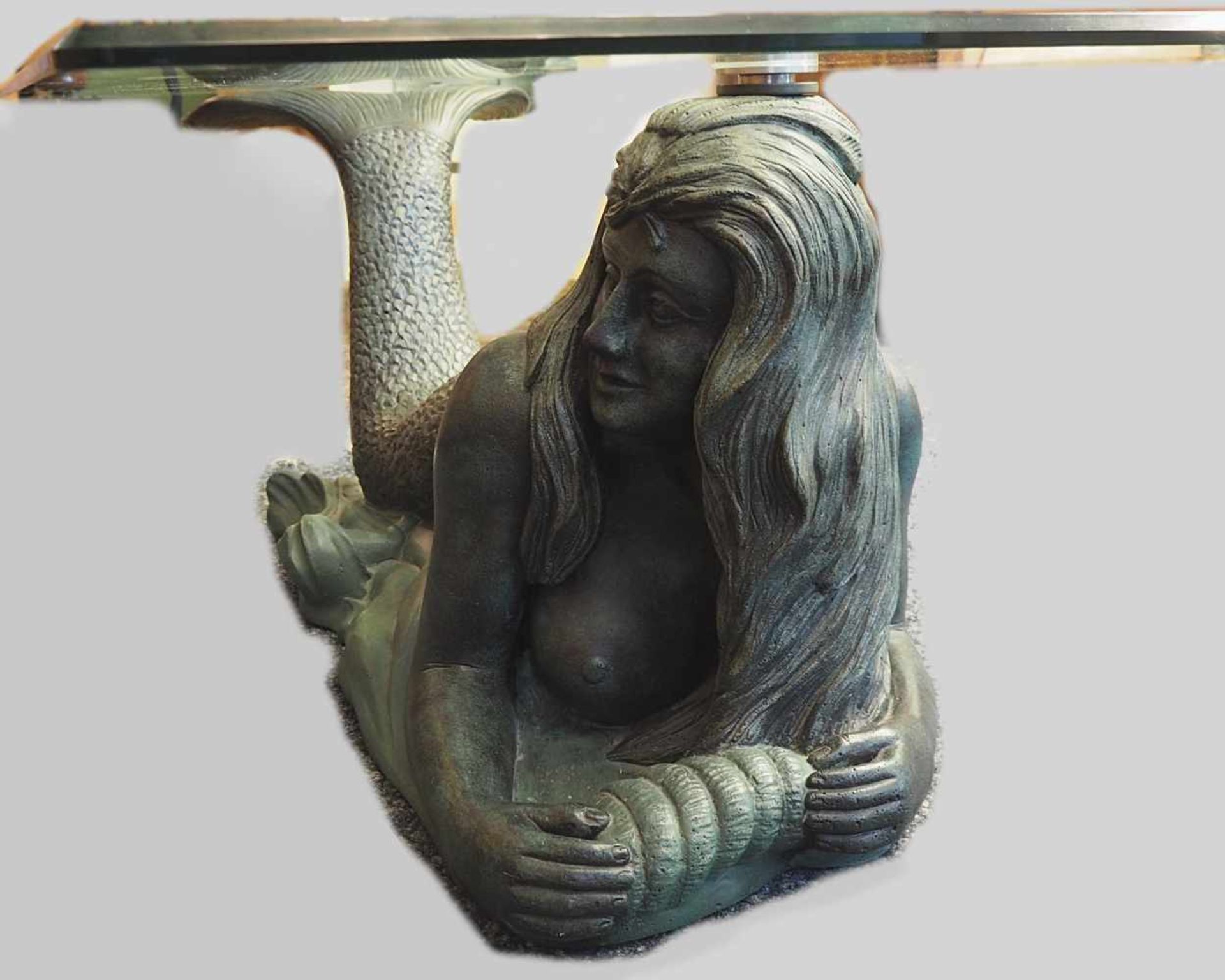 1 Couchtisch "Liegende Meerjungfrau"Bronze patiniert m. Glaspl. ca. 45x125x74cm Asp.