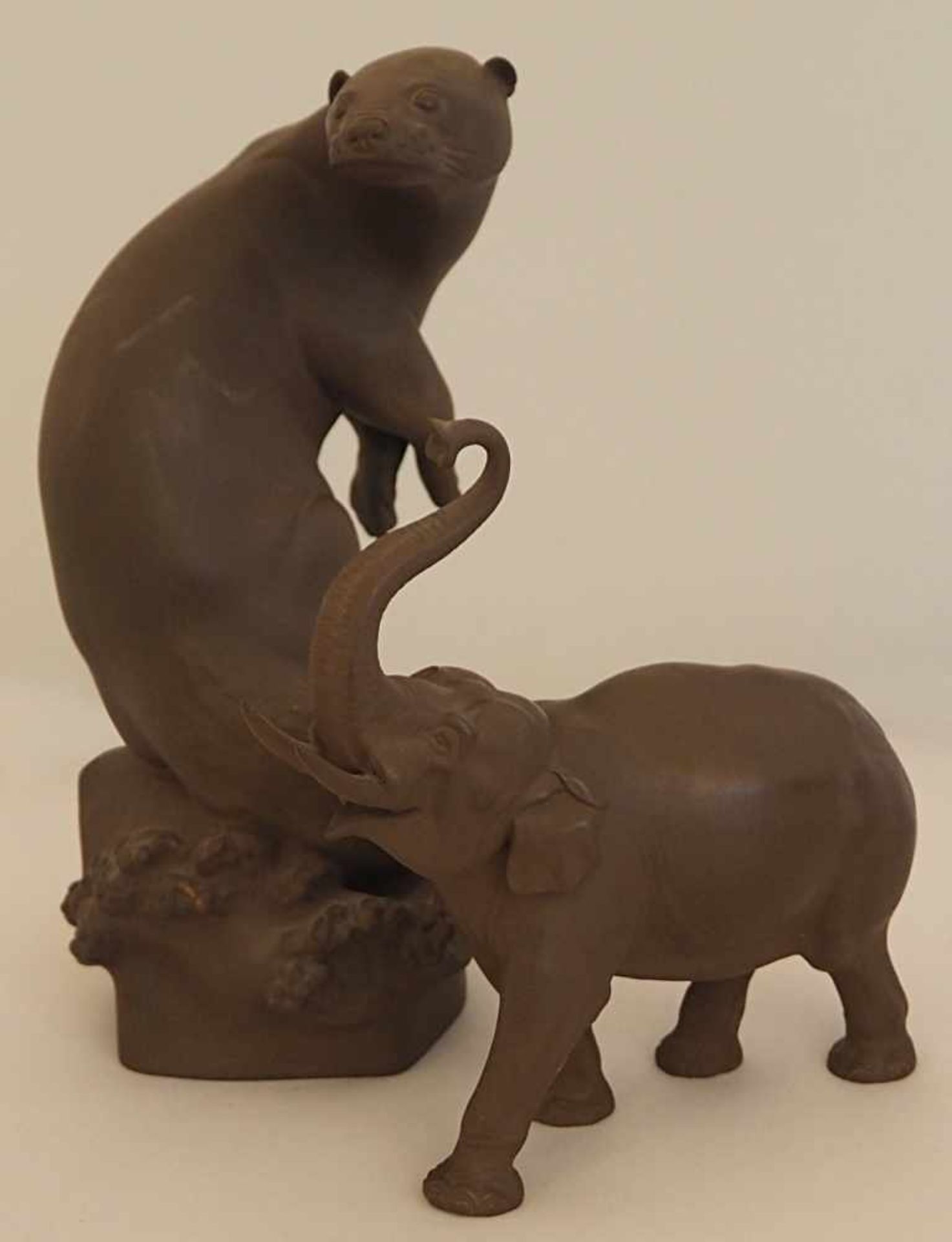 2 Figuren Böttger Steinzeug MEISSEN "Fischotter"/"Elefant"z.T. Entw.: Max ESSER (wohl 1885-1945) 1