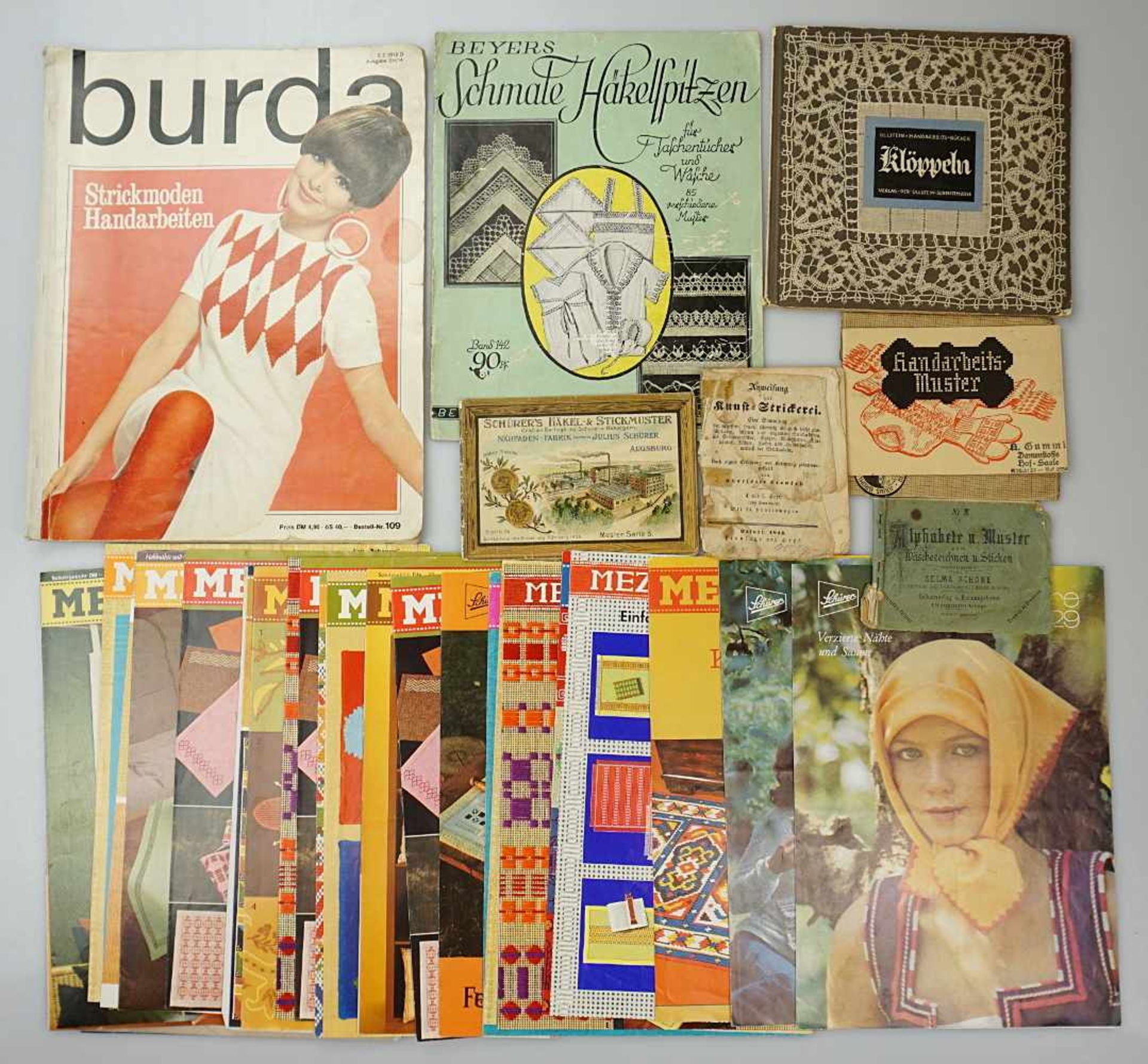 1 Konvolut Zeitschriften/Magazine und Musterbögen wohl 1960er/70er Jahre u.a.z.B. "Burda", "