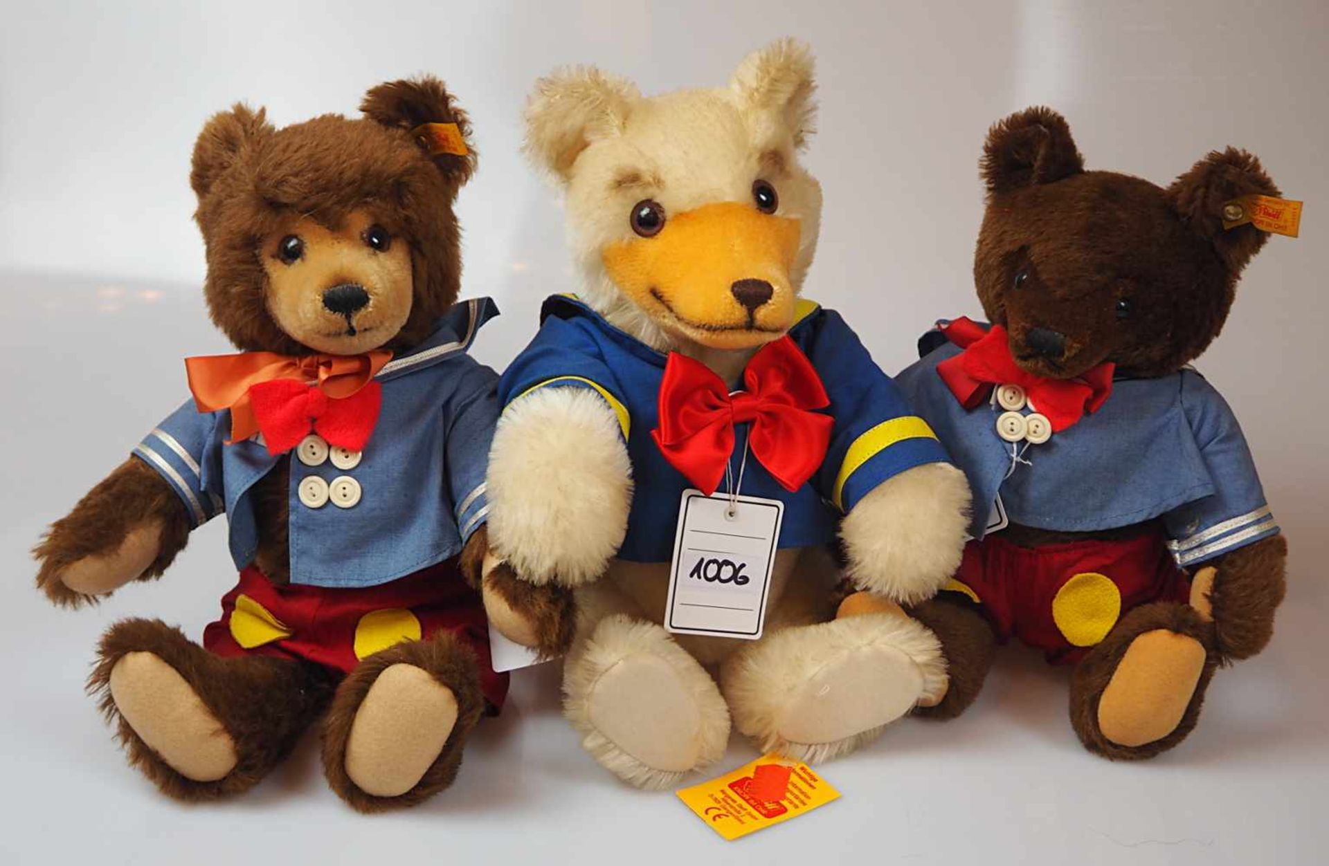 3 Teddybären STEIFF wohl 1980er Jahre ReplicasMohair u.a. z.B. Teddy als Donald, jew. mit Stimme,