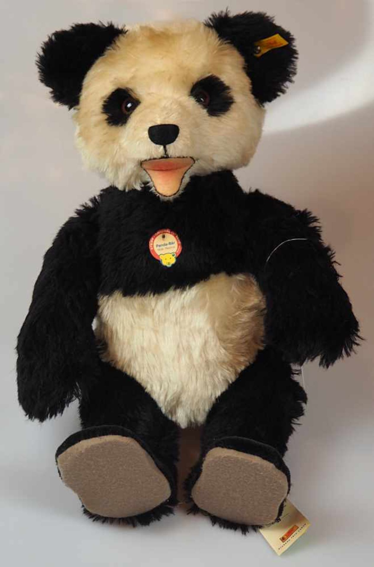 1 Pandabär STEIFF Mohair, Replica nach Vorbild von 1938H ca. 50cm, mit Stimme, original Etikett,