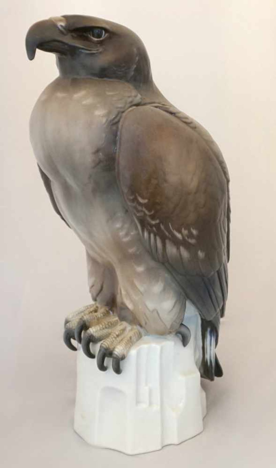 1 Figur Porz. ENS "Steinadler"Entw.: wohl Anton BÜSCHELBERGER (wohl 1896-1934) handbem. auf - Bild 2 aus 3