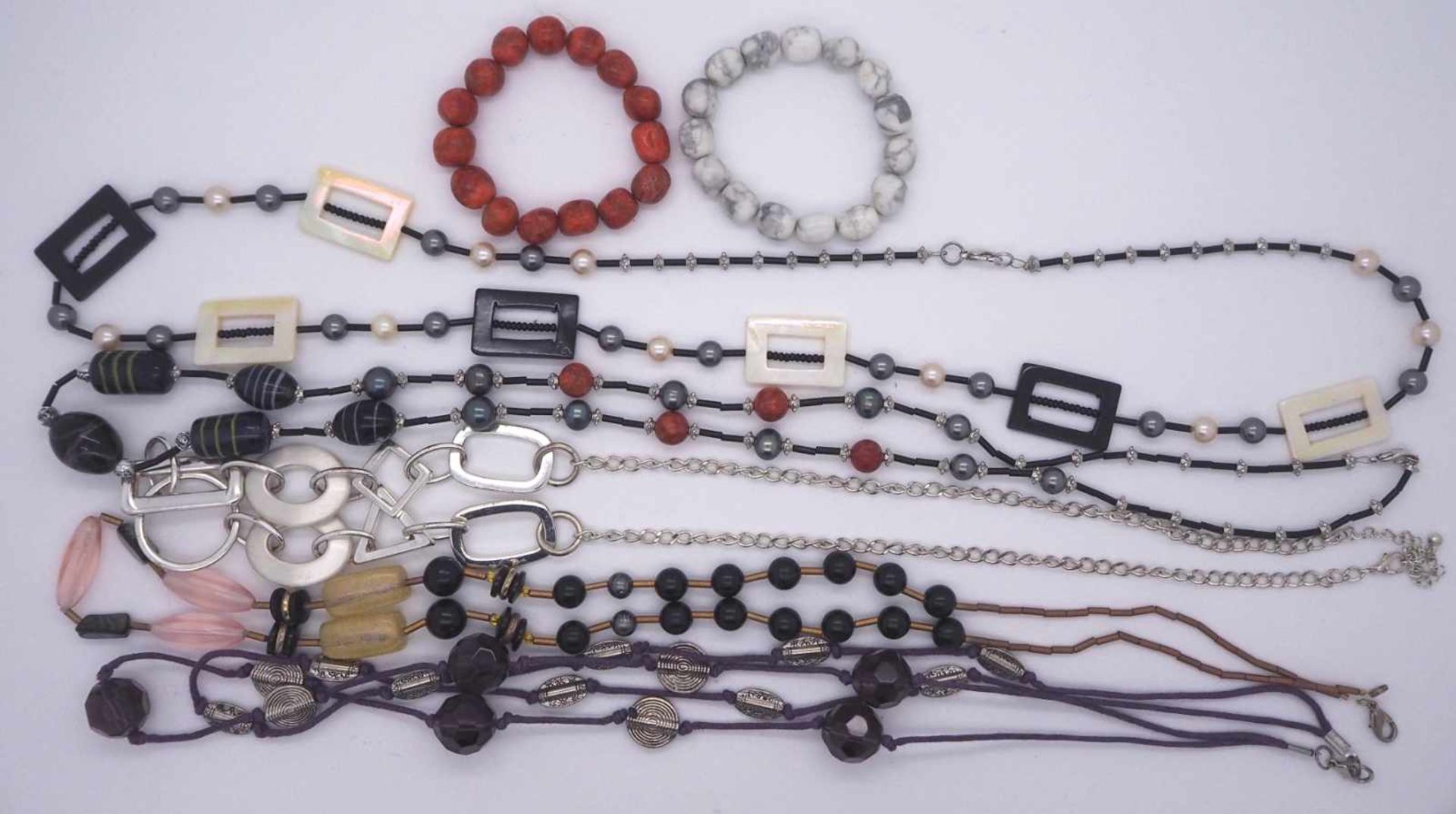 1 Konvolut Schmuck Mode u.a. in Textilbox - Bild 2 aus 2