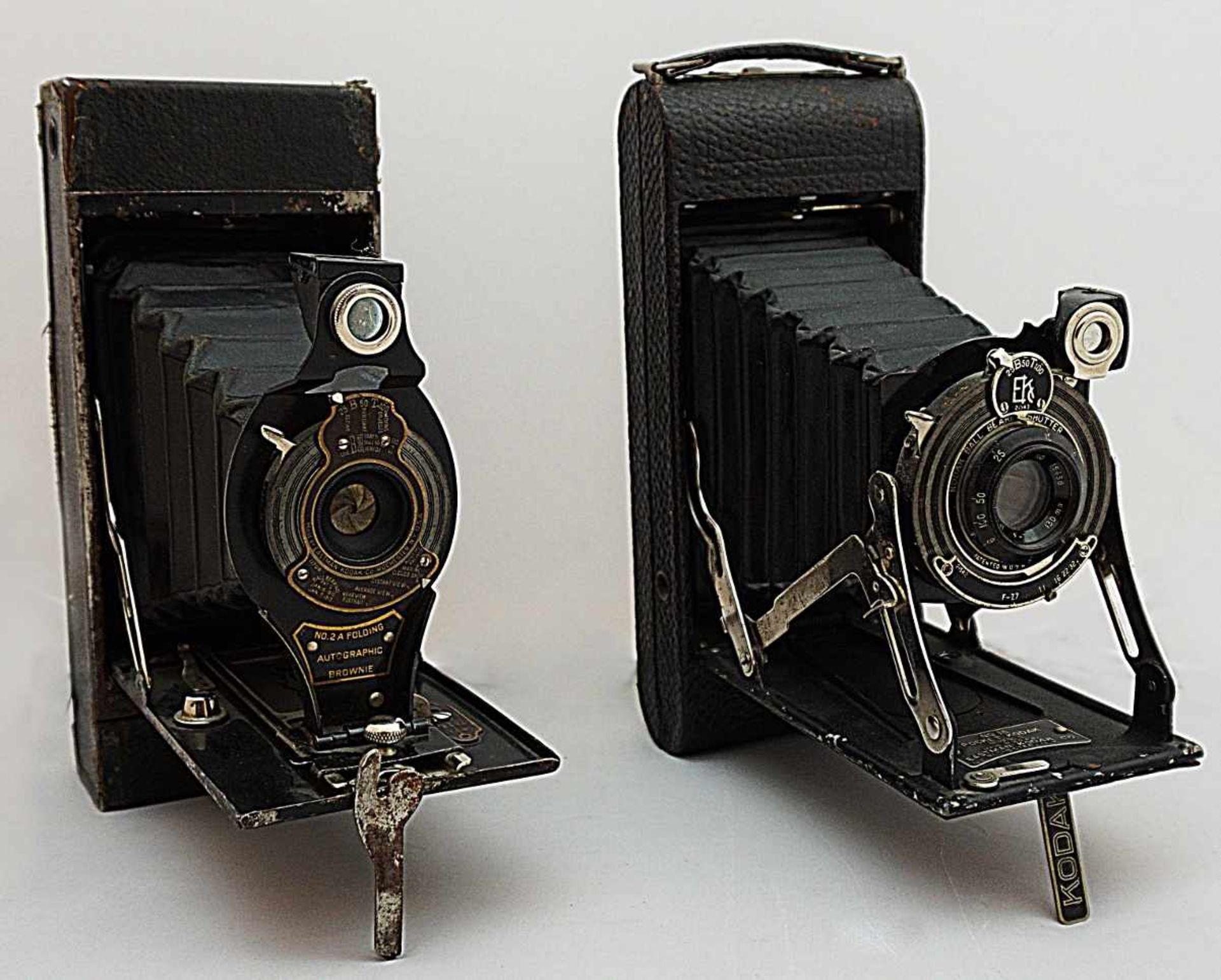 1 Fotoapparat EASTMAN KODAK Co. Rochester NY USA "No. 2 A Folding Autographic Brownie"sowie siehe