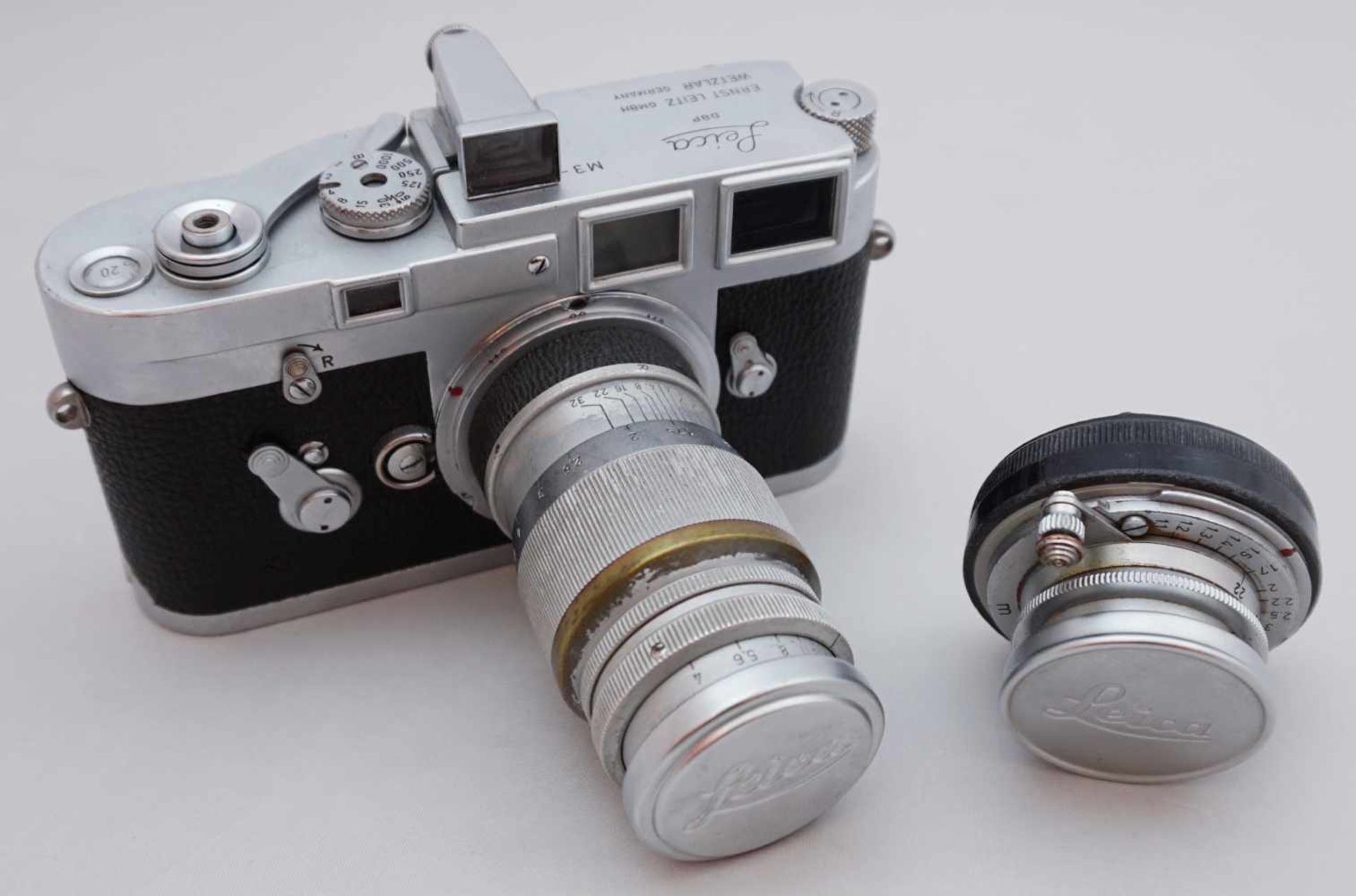 1 Fotoapparat LEICA "Ernst Leitz GmbH Wetzlar M3" wohl 1960er JahreObjektiv LEICA "Summaron F=3,