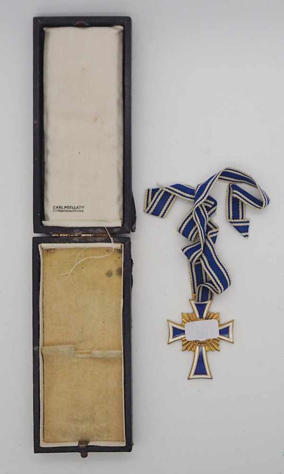 1 Mutterkreuz in Gold rücks. "16. Dezember 1938"Orig.-Schat. besch. Asp. (s. §§ 86/86a StGB)