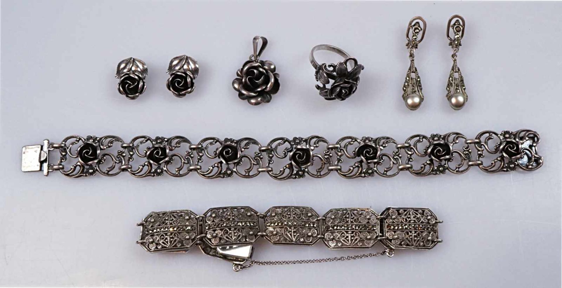 1 Set Silberschmuck 835 / 925 "Rosen". Armband, Ring (Gr. 56), Ohrclips, Anhängersowie Set