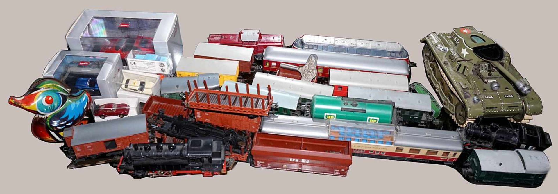 1 Konv. Eisenbahn: Lokomotive, WaggonsPanzer GAMA "T.60", Modellautos HERBA, Blechspielzeug - Bild 3 aus 3